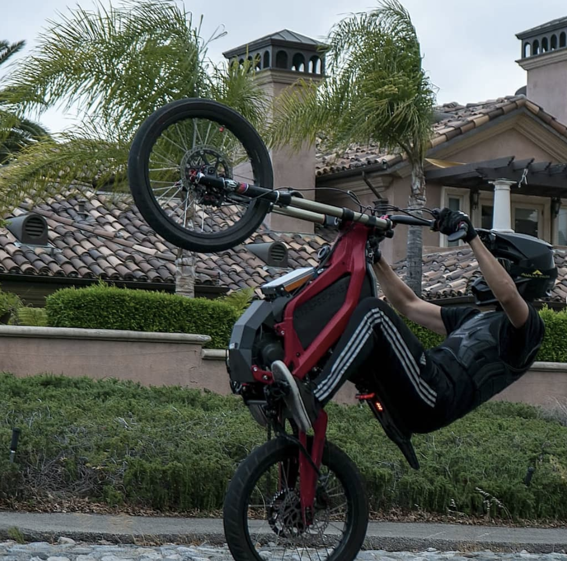 Sur Ronster wheelie.png