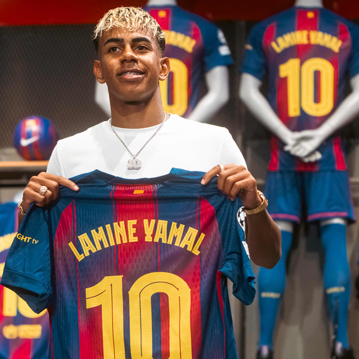 Lamine Yamal's No. 10 Shirt 'Sets Unprecedented Landmark' for Barcelona