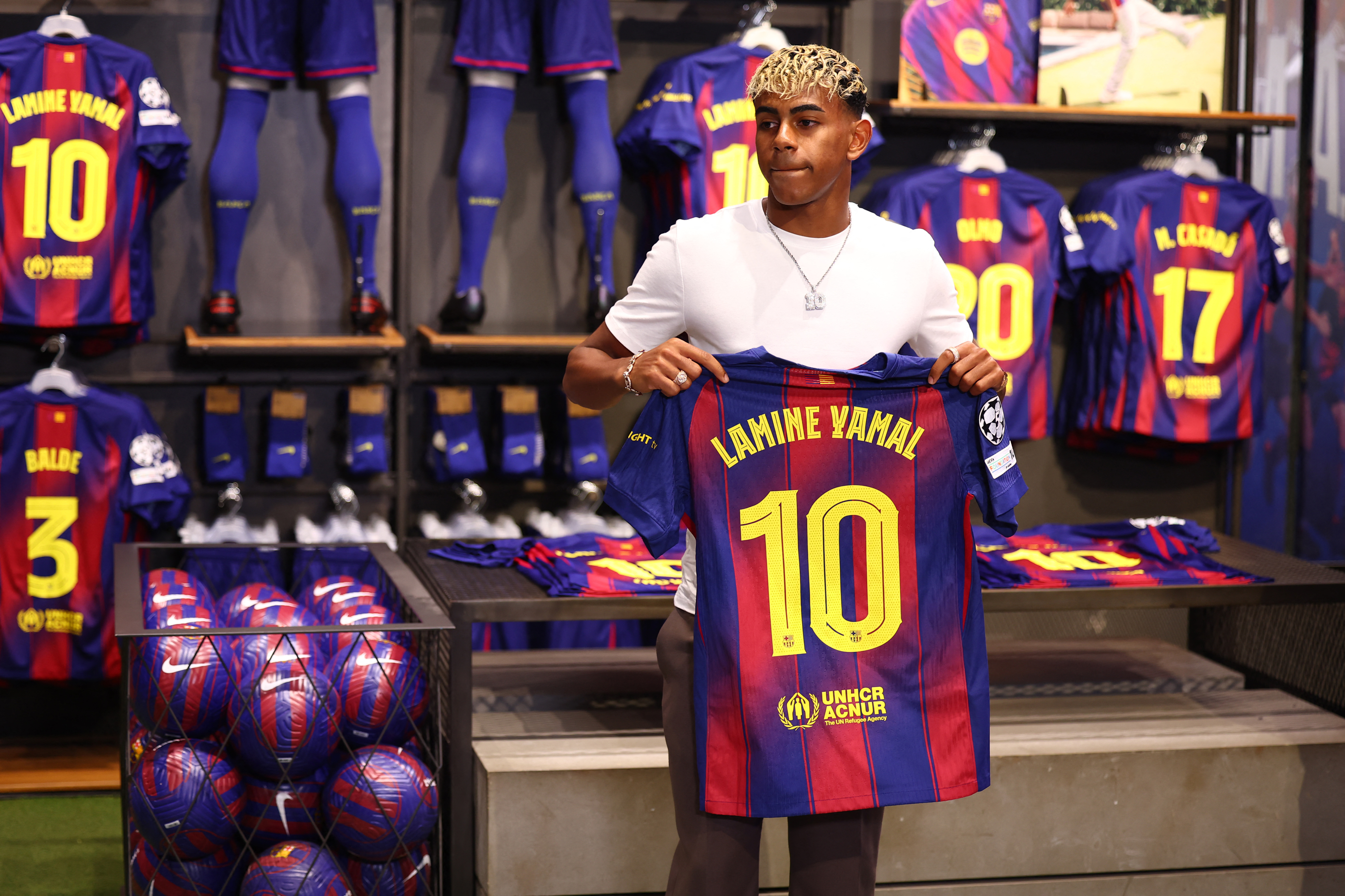 Yamal inherits Barcelona's iconic number 10 jersey