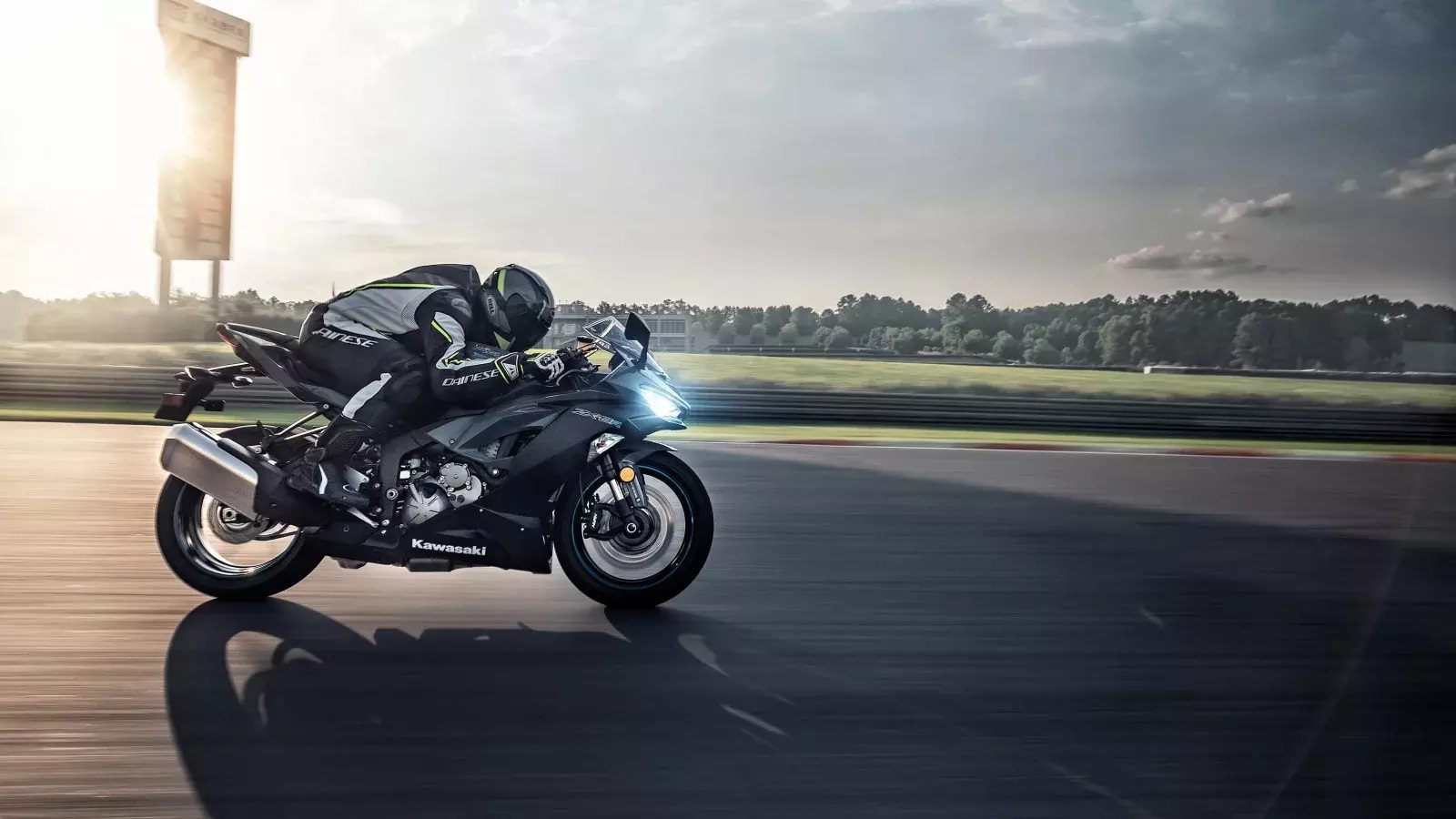 Kawasaki Ninja ZX6R Wallpaper