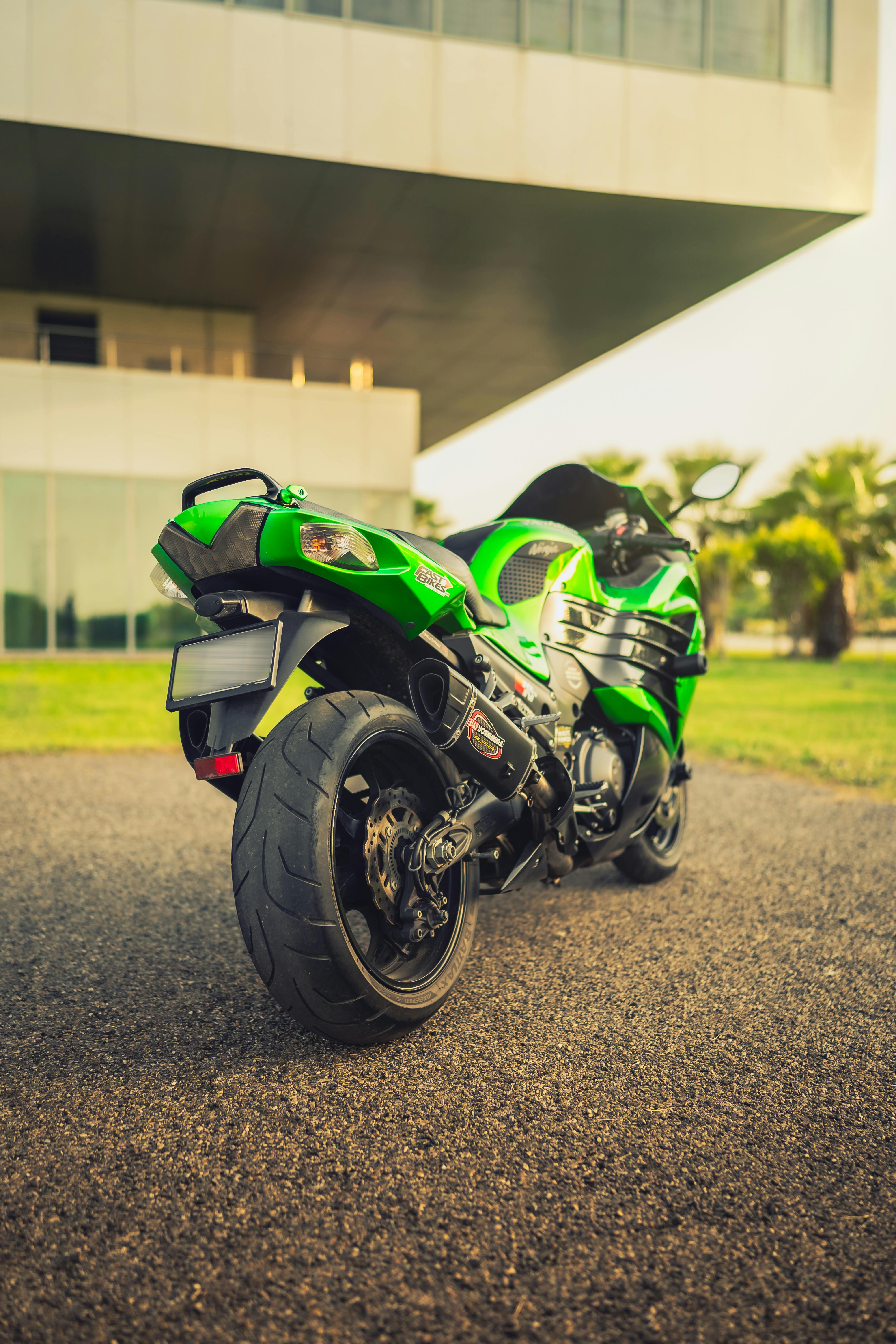 A Kawasaki Ninja ZX 12R · Free