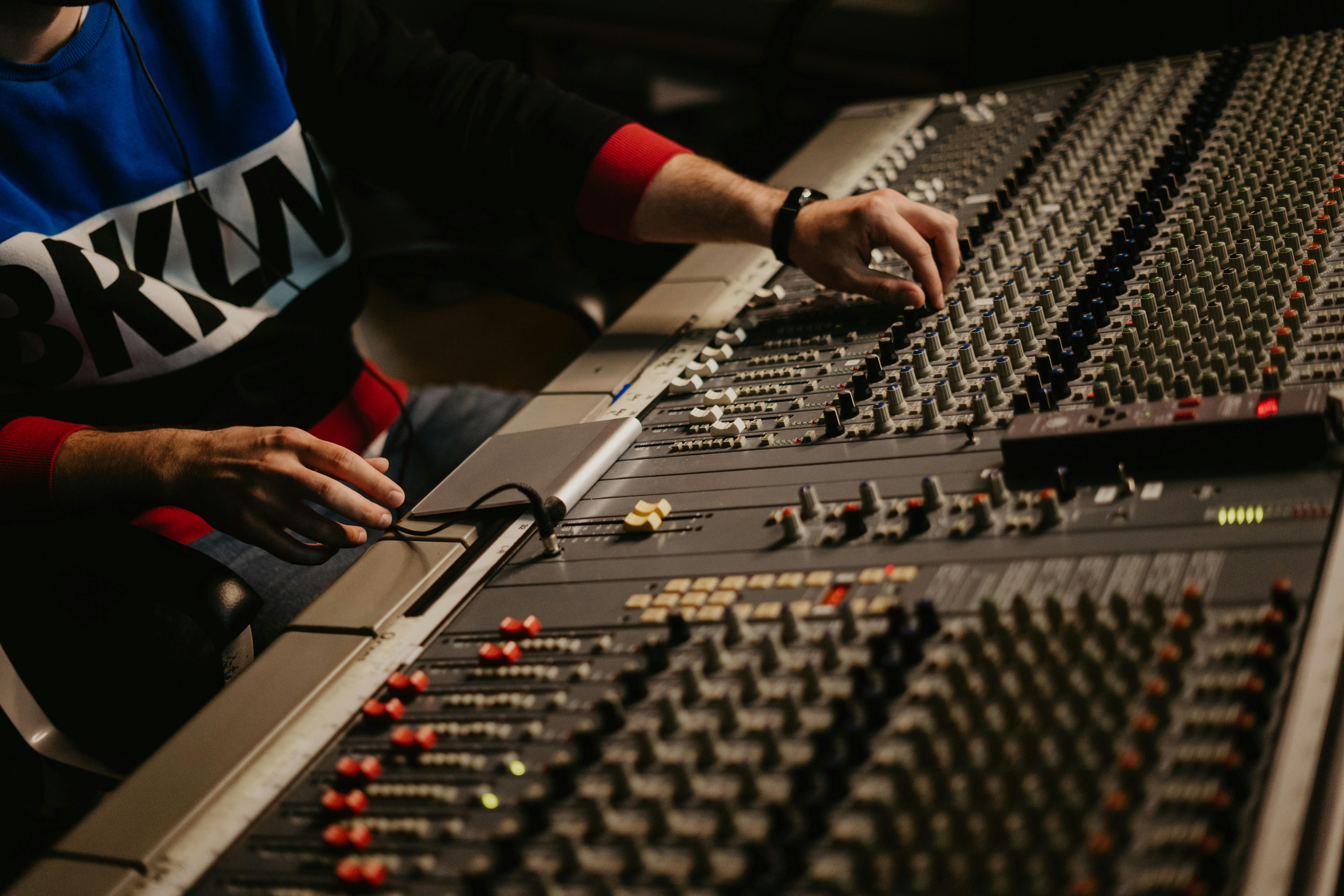 Sound Engineer Photo, Download The BEST Free Sound Engineer & HD Image