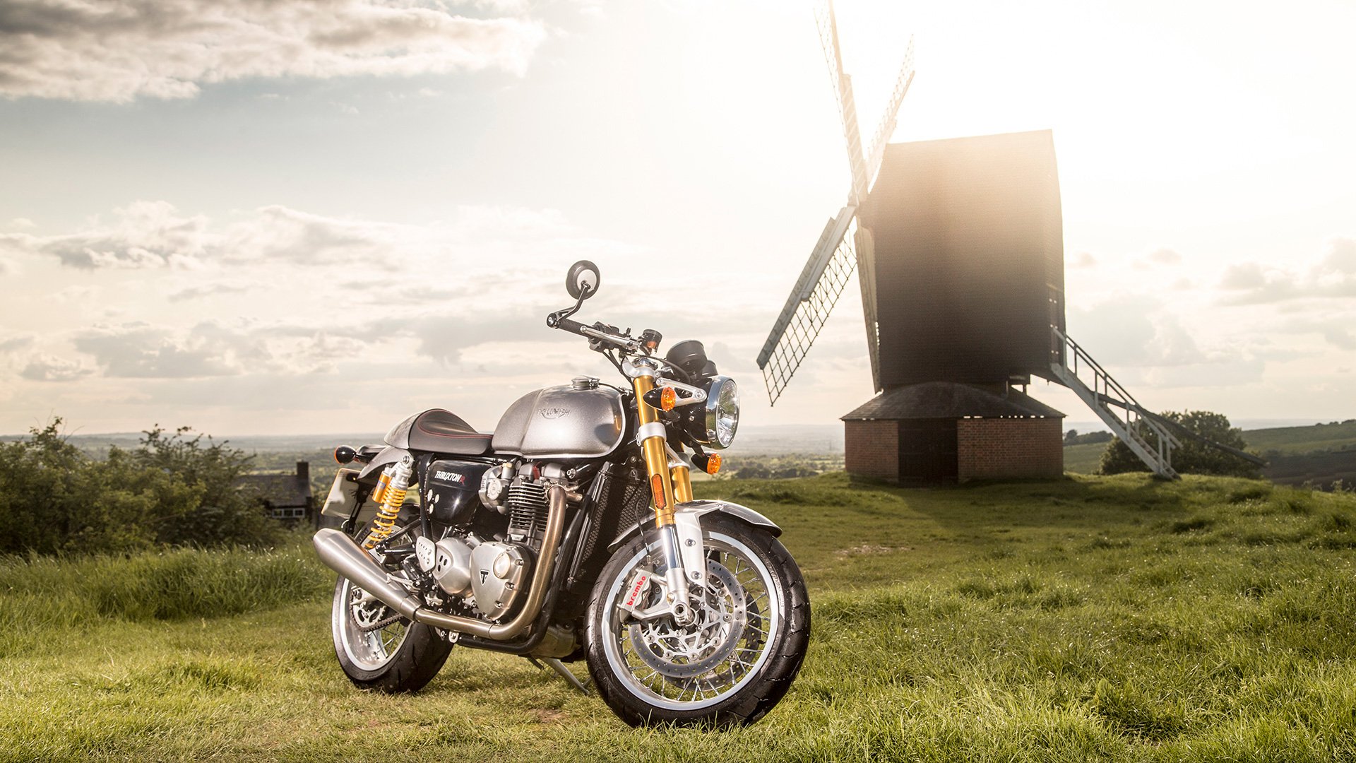 Triumph Thruxton 1200 R Roadster Retro (2016 - ) Review