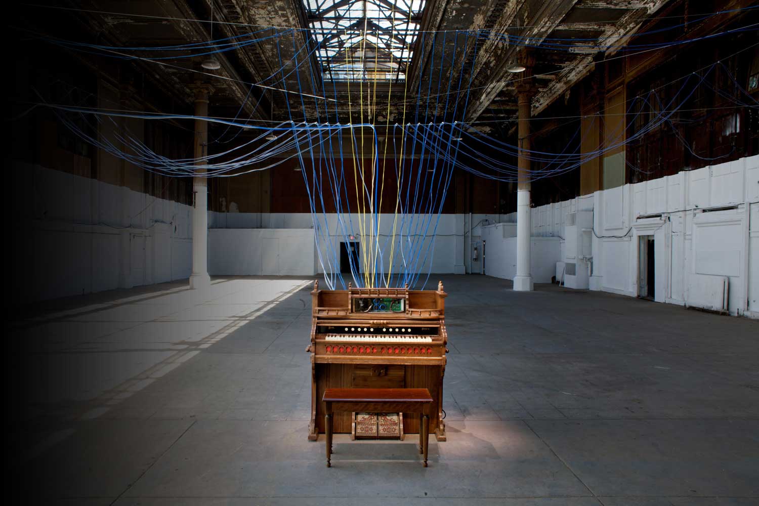 Playing the Building. An Installation