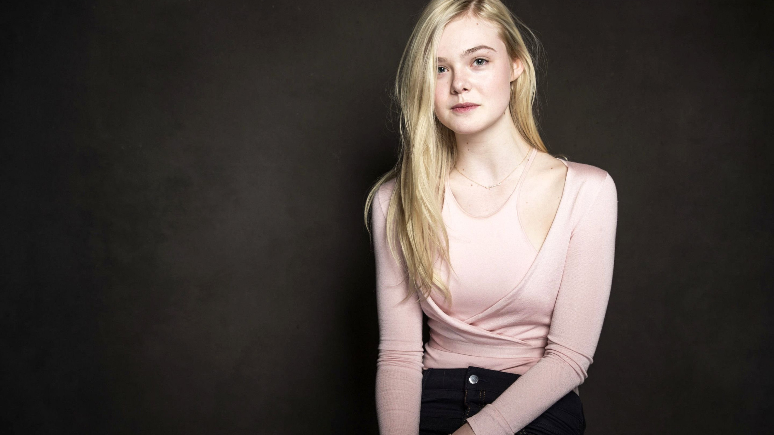 Elle Fanning HD Desktop Wallpaper 101827