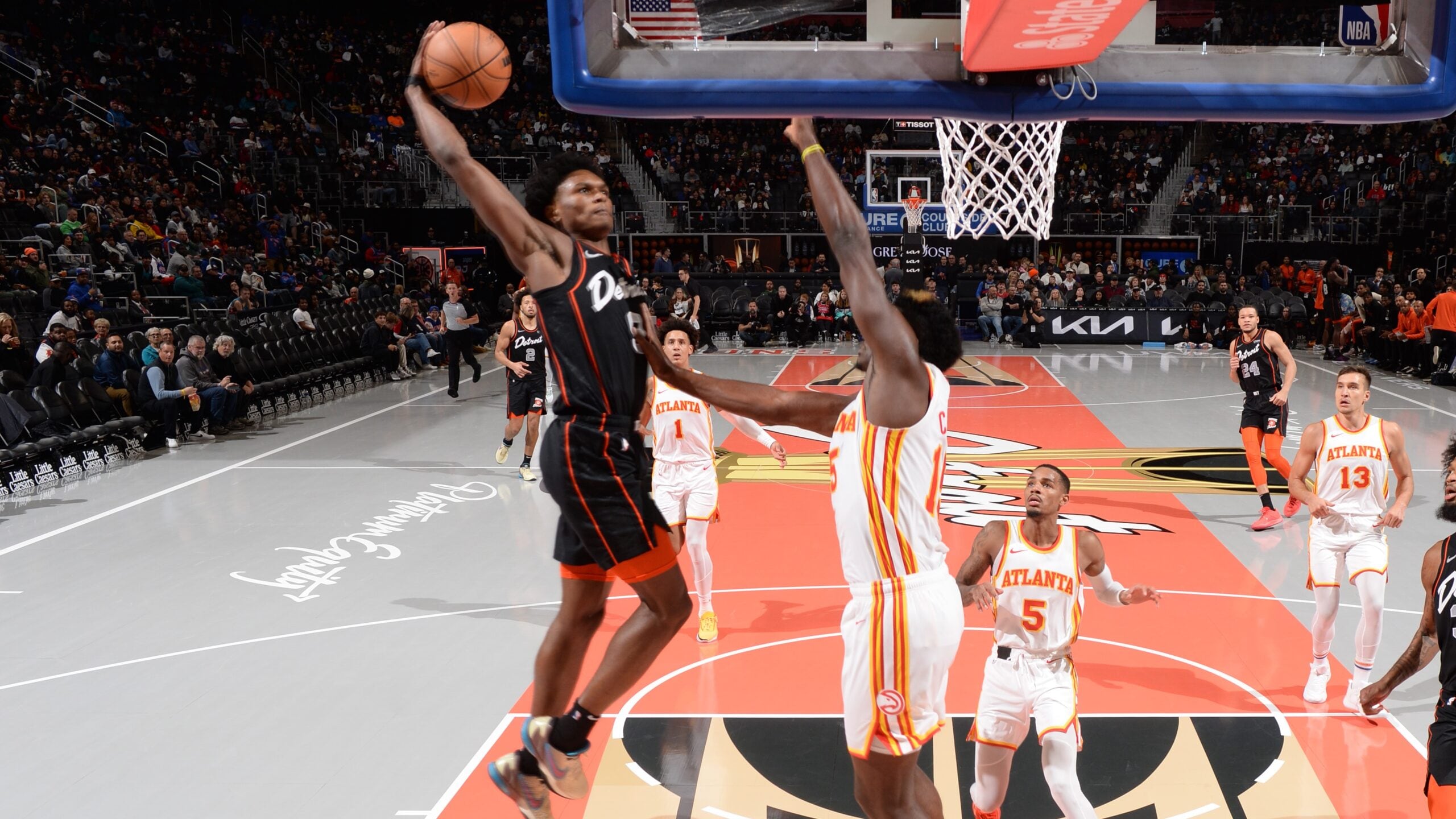 Dunk of the Night: Ausar Thompson