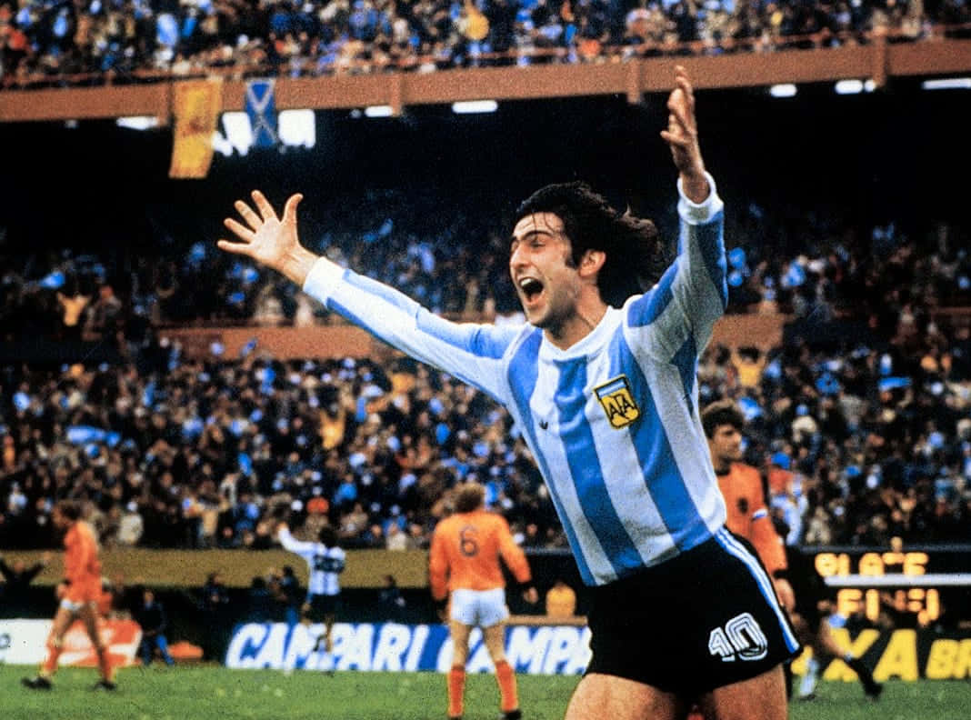 Download FIFA World Cup Star Mario Kempes Wallpaper