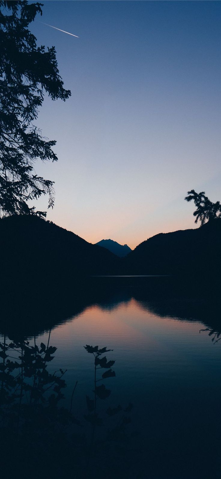 silhouette of mountain lake and trees in nature ph. iPhone 11 Wallpaper