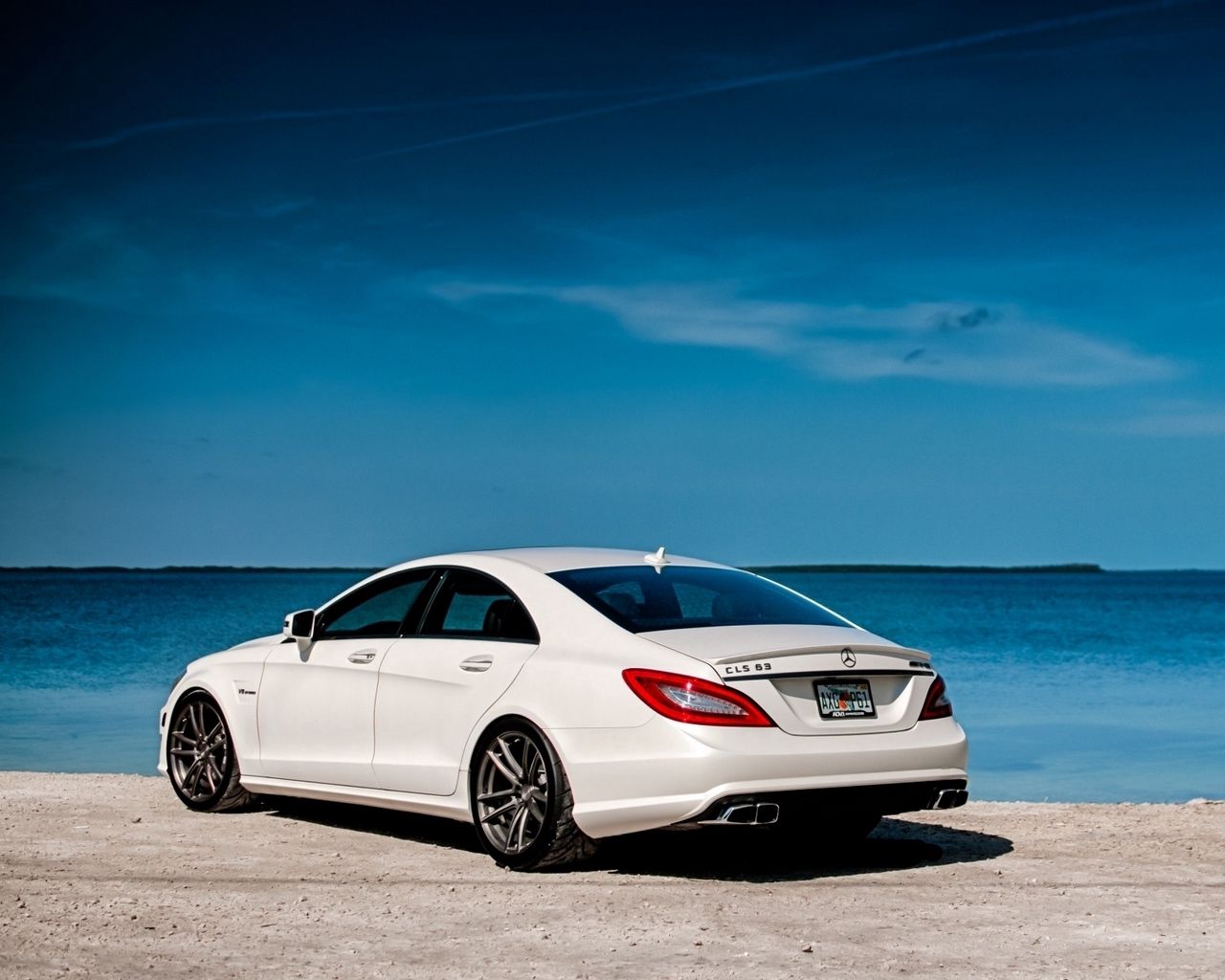 Download Wallpaper 1280x1024 White, Mercedes Benz, Rear View, Mercedes, Cls63, Amg Standard 5:4 HD Background