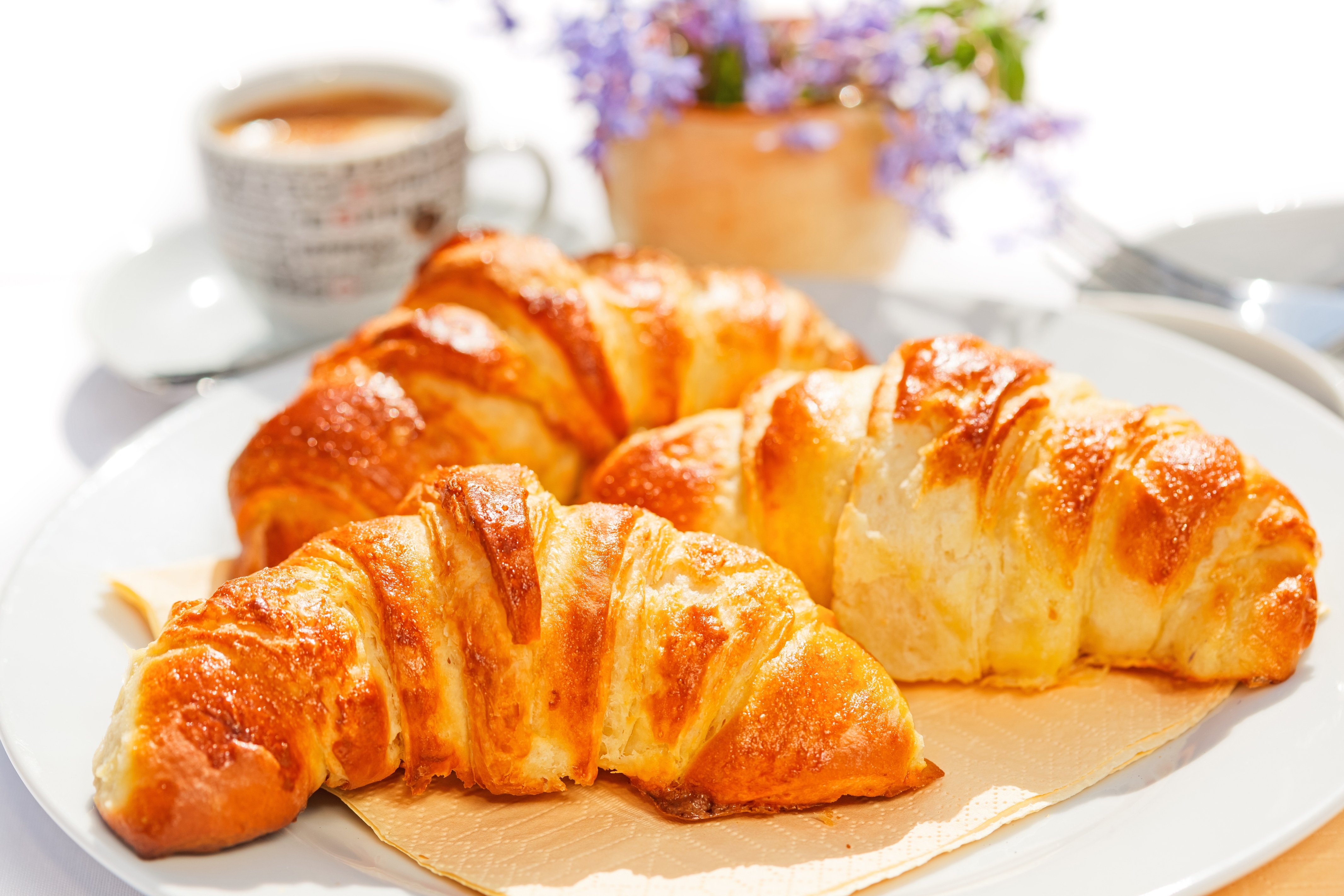 Download Breakfast Food Croissant 4k Ultra HD Wallpaper