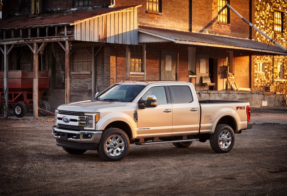 Ford F 350 Super Duty King Ranch Reports For Work (picture)