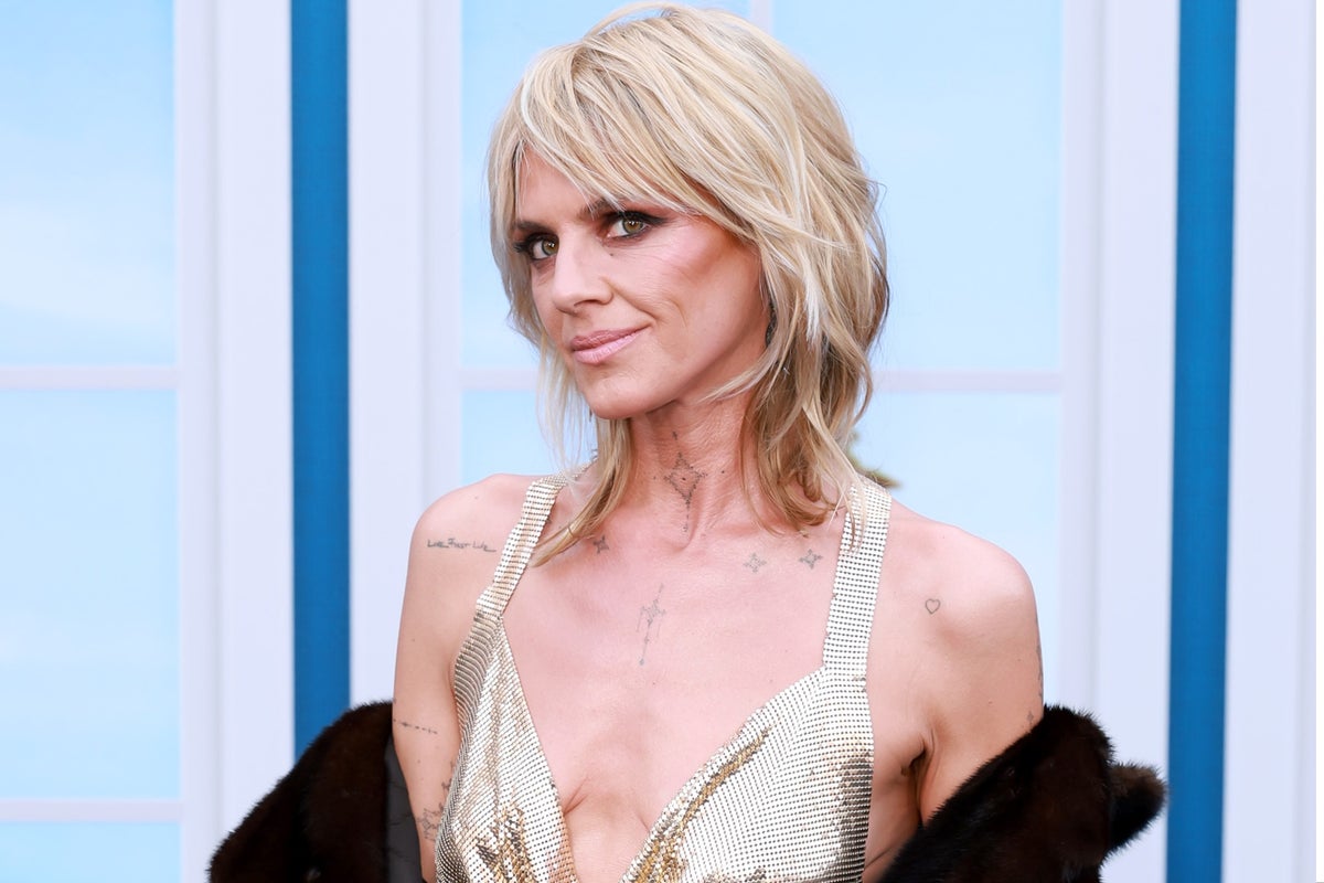 Scrubs star Eliza Coupe hits out at criticism of her premiere look after fans voice concern