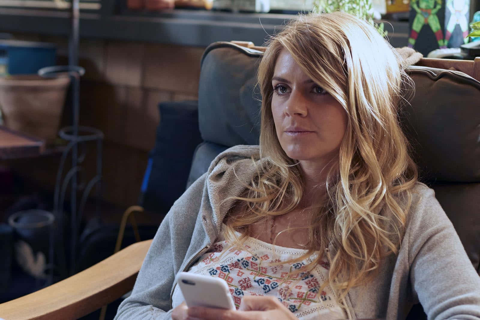 Eliza Coupe Posing For A Photohoot Wallpaper