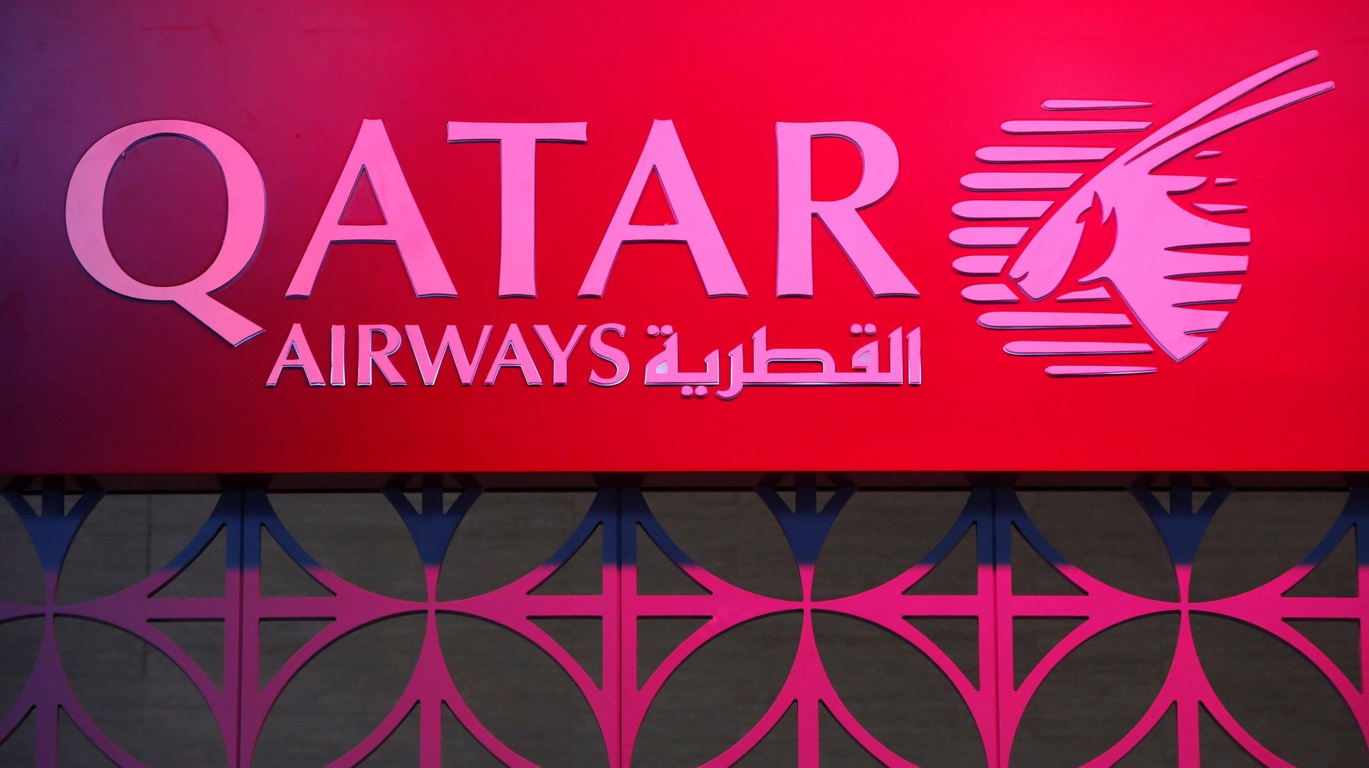 Qatar Airways is splitting a big plane order between Boeing and Airbus