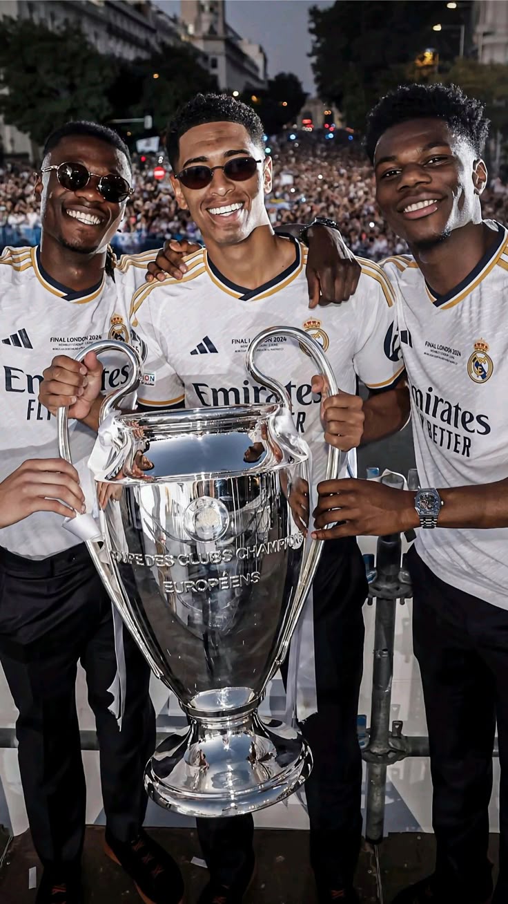 Art #UefaChampionsLeague #RealMadrid #HalaMadrid #Champ15ns #Wallpaper # Wallpaper