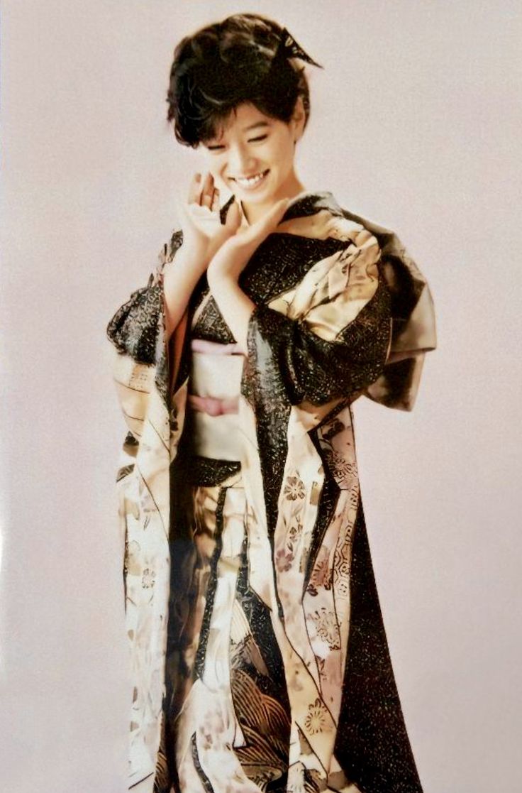 AKINA 中森明菜. Beautiful kimonos, Japanese fashion, Beautiful asian girls