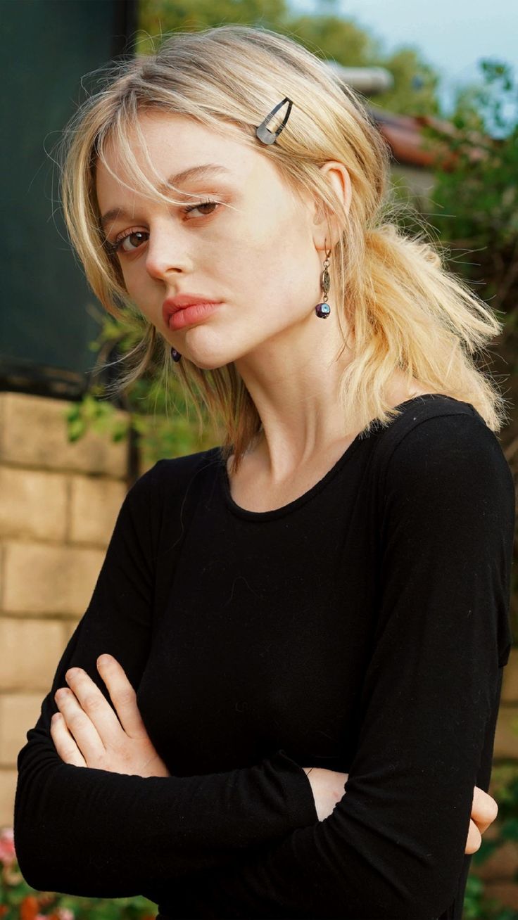 Emily Alyn Lind 2020 4K Ultra HD Mobile Wallpaper for iPhone & Android