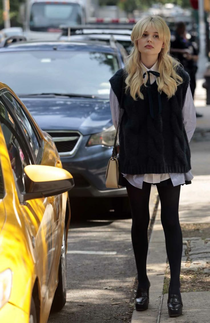 Emily Alyn Lind On The Set Of The Gossip Girl Reboot In New York 06 08 2021