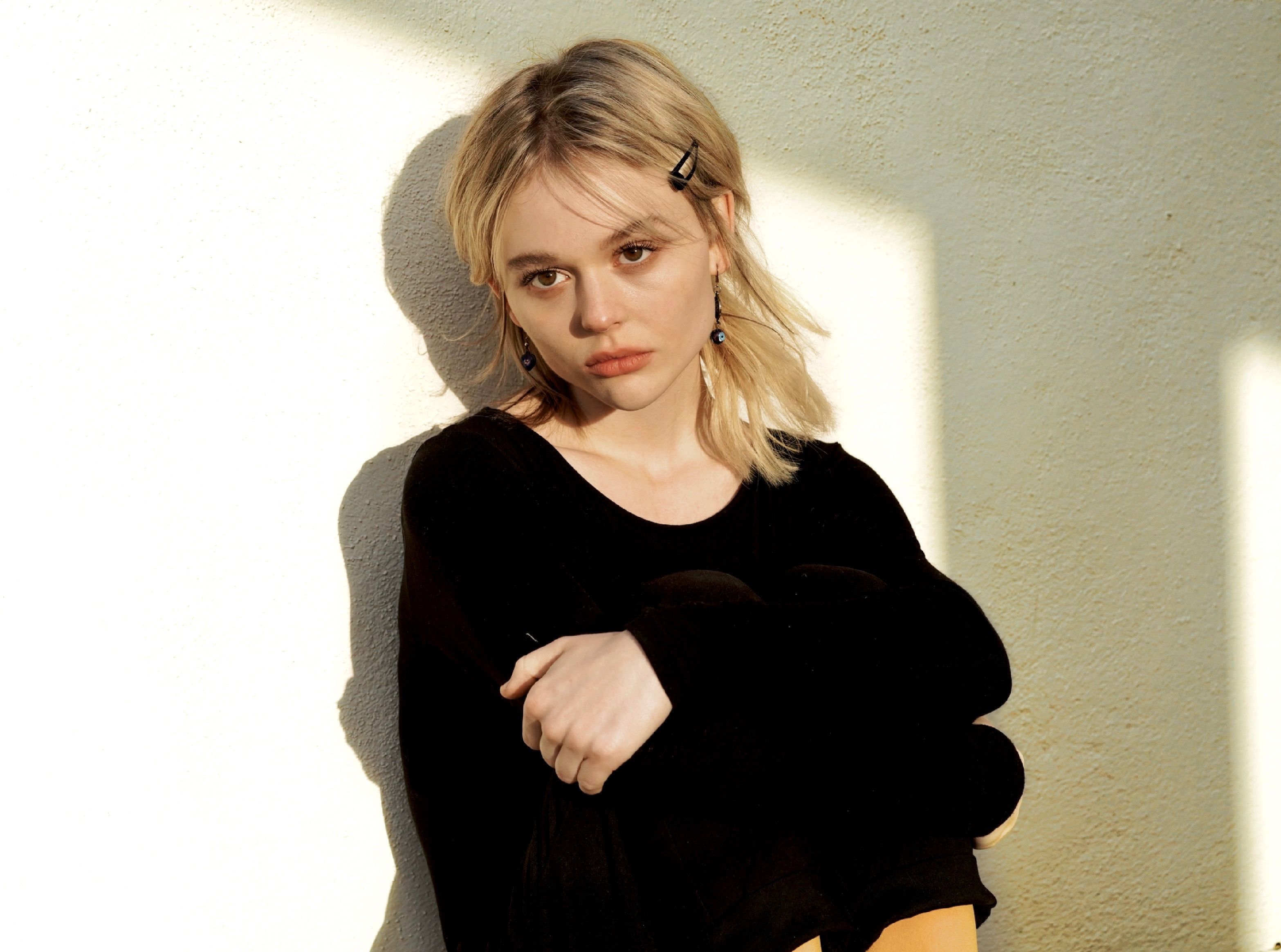 Emily Alyn Lind Talks Here & Elsewhere Album & Gossip Girl in Interview