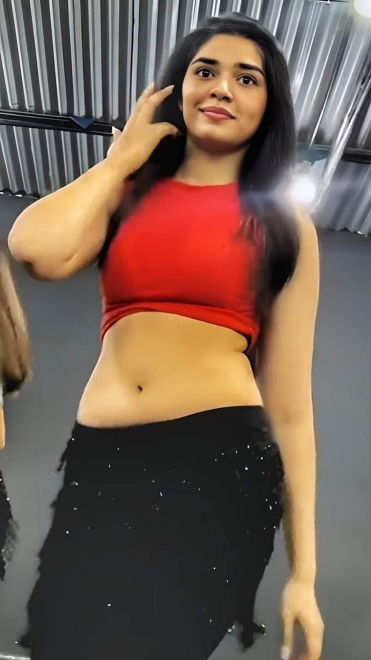 krithi Shetty navel show