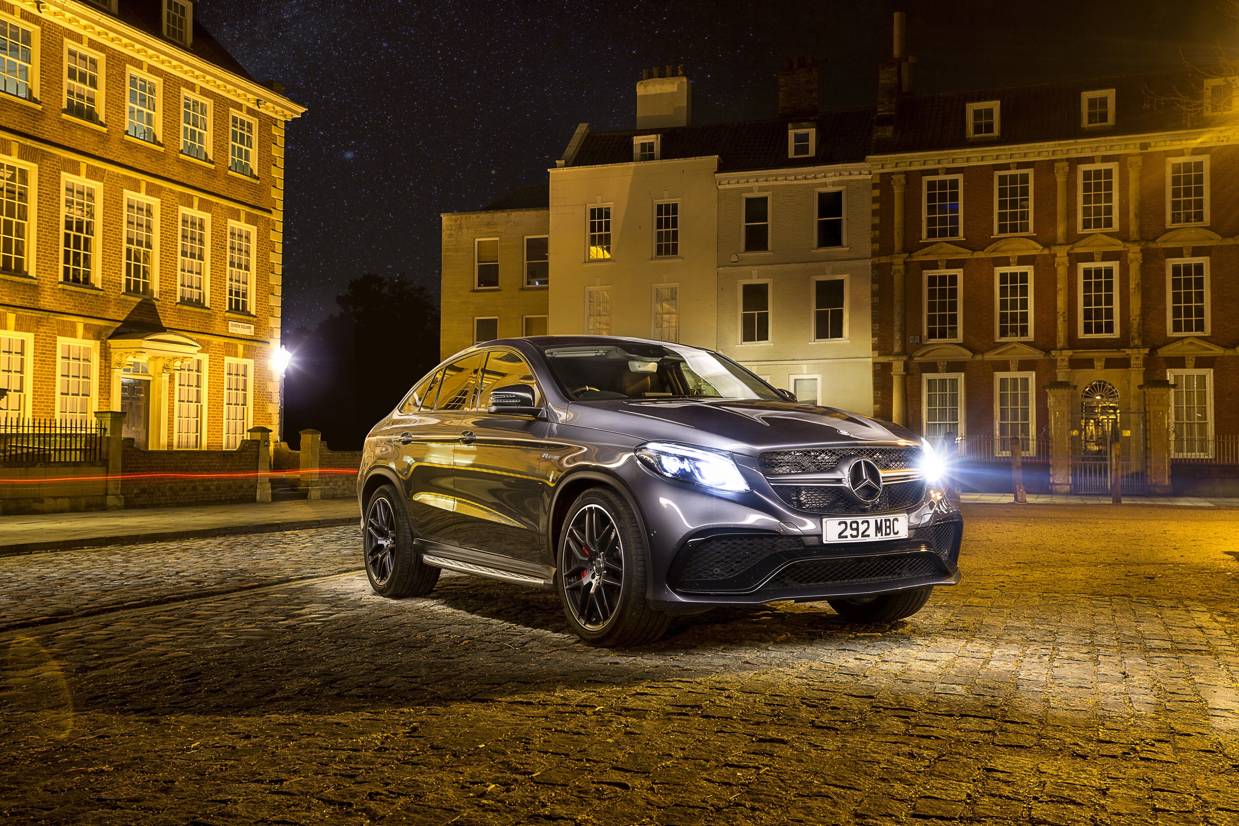 Mercedes Benz GL Class SUV: Sleek Silver Luxury In 4K Ultra HD Wallpaper