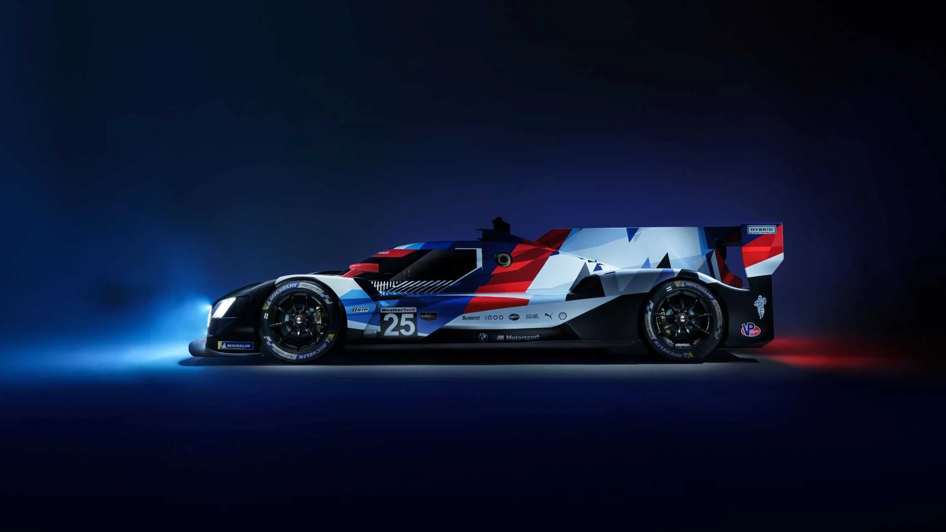 2023 BMW M Hybrid V8 Gets Race Livery with Huge M Logos