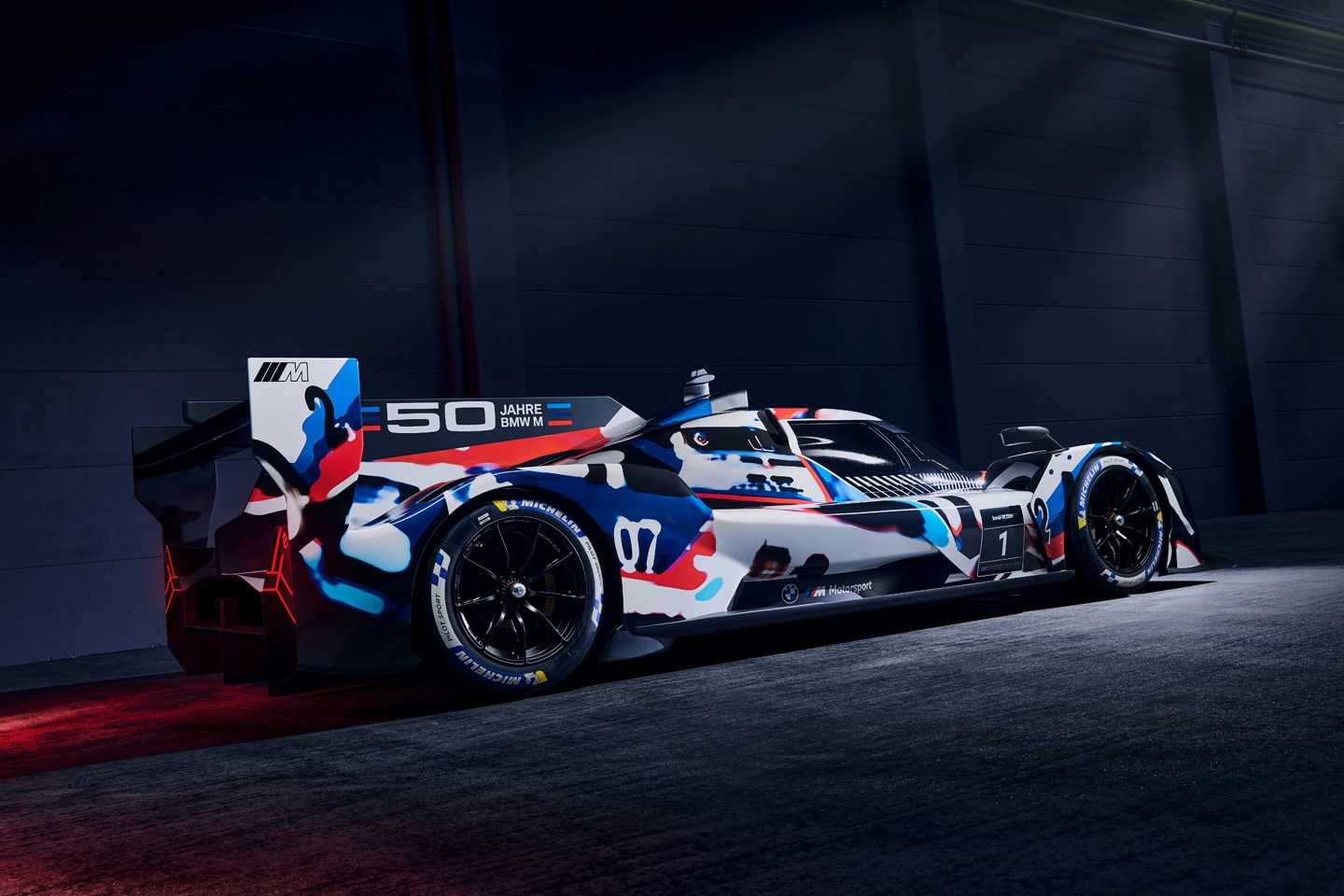 2023 BMW M Hybrid V8 previewed