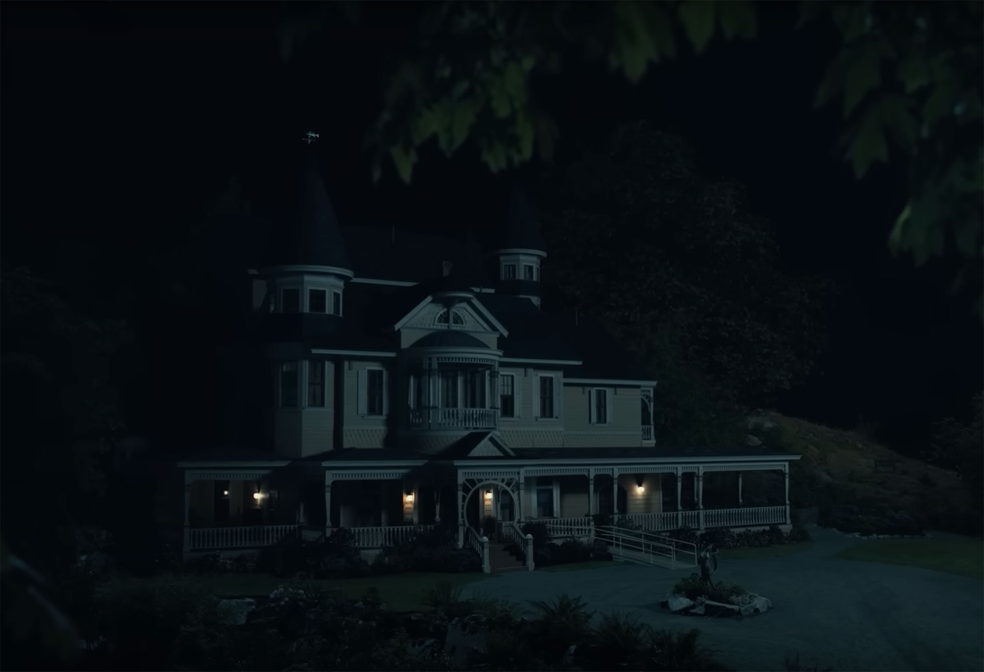 The Midnight Club (TV Series) Wallpaper