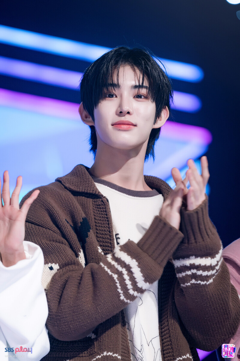 KickFlip Minje- 'Mama Said' at Inkigayo