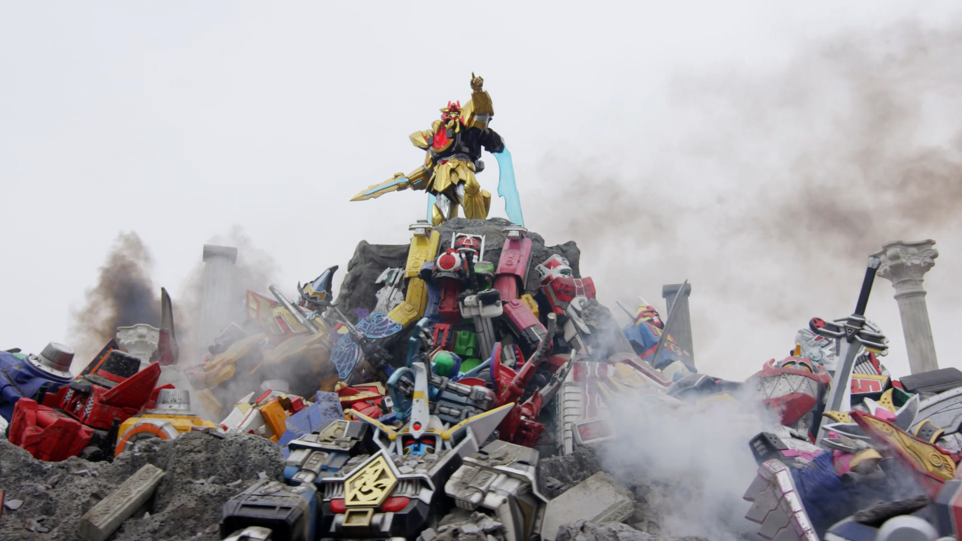 First Look: Number One Sentai Gozyuger. The Glorio Blog