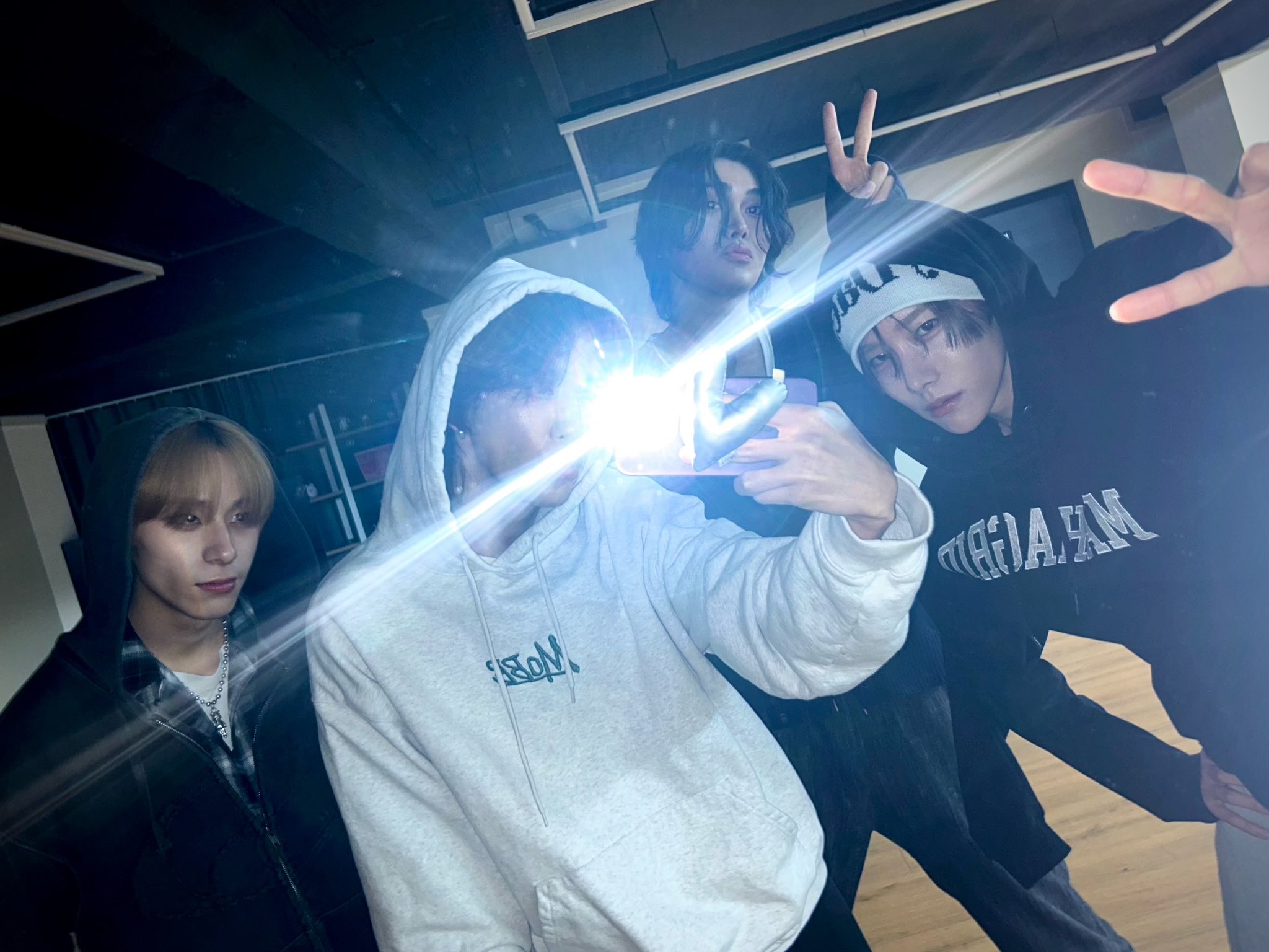 XLOV Single Album: I'mma Be (Debut Showcase Announcement + D 7 Teaser)