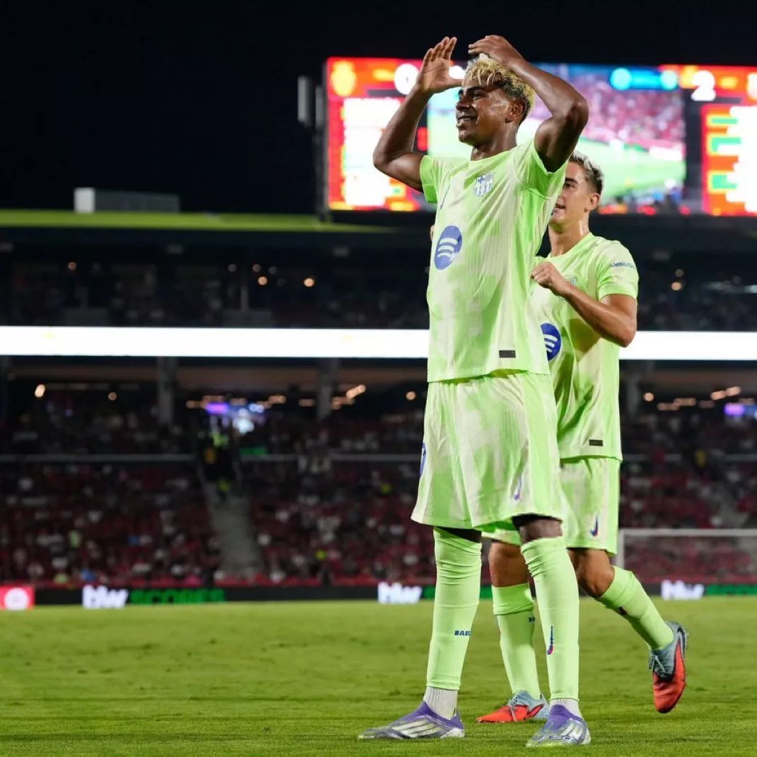 Lamine Yamal crown celebration wallpaper