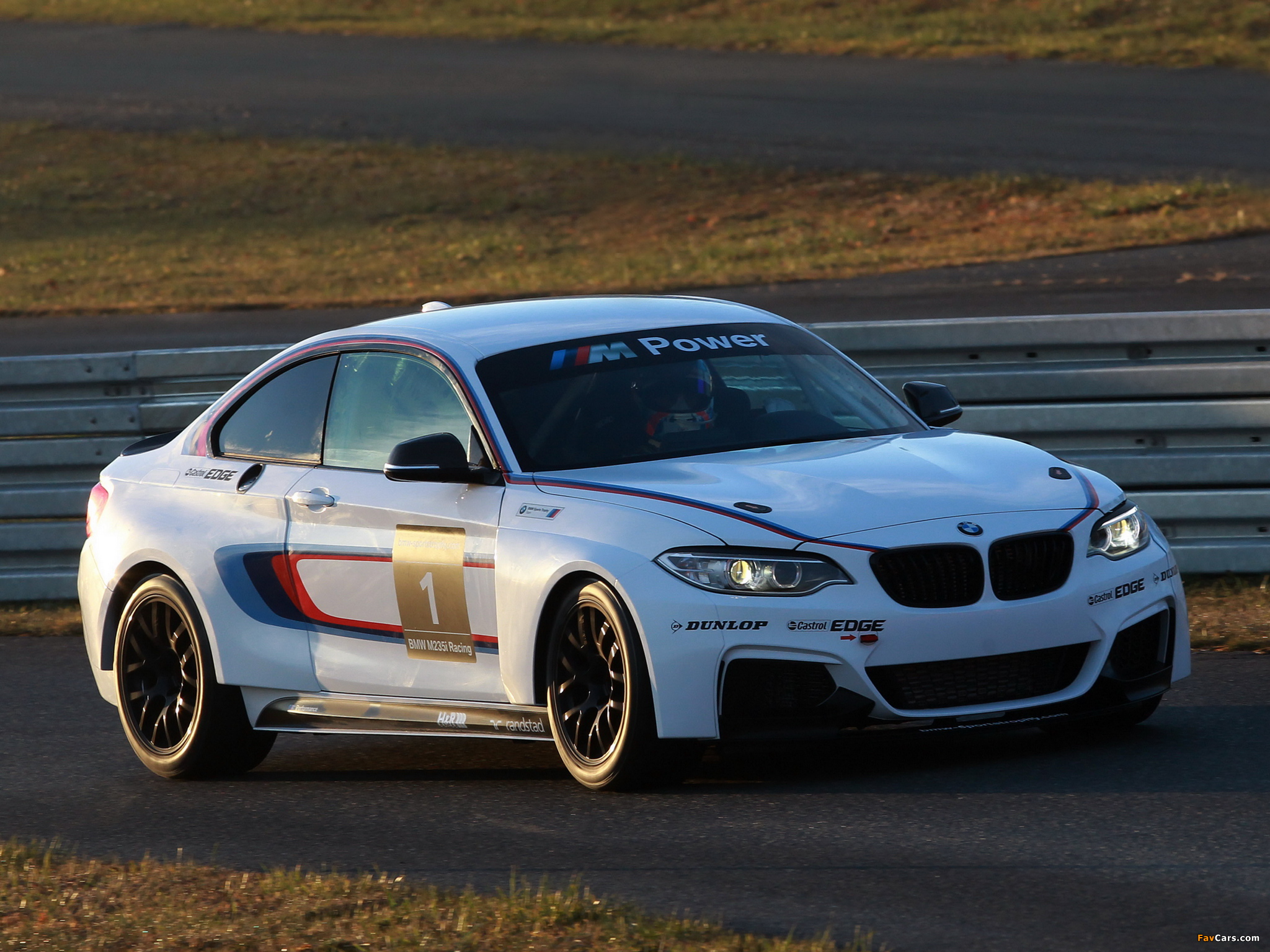 BMW M235i Racing (F22) - (2048x1536)