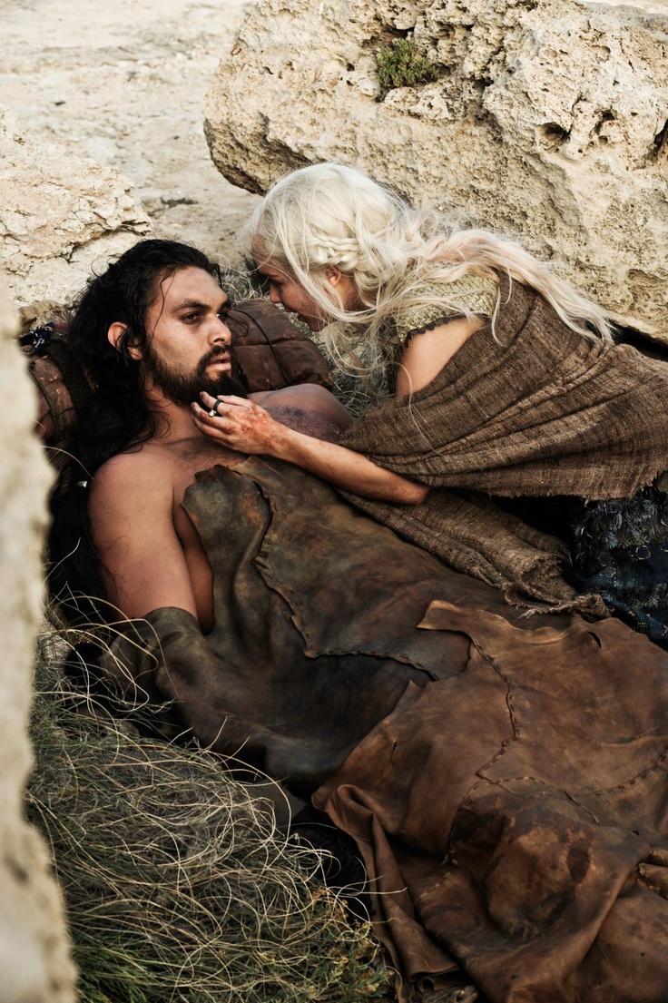 Khal Drogo (Jason Momoa) y Daenerys Targaryen (Emilia Clarke)