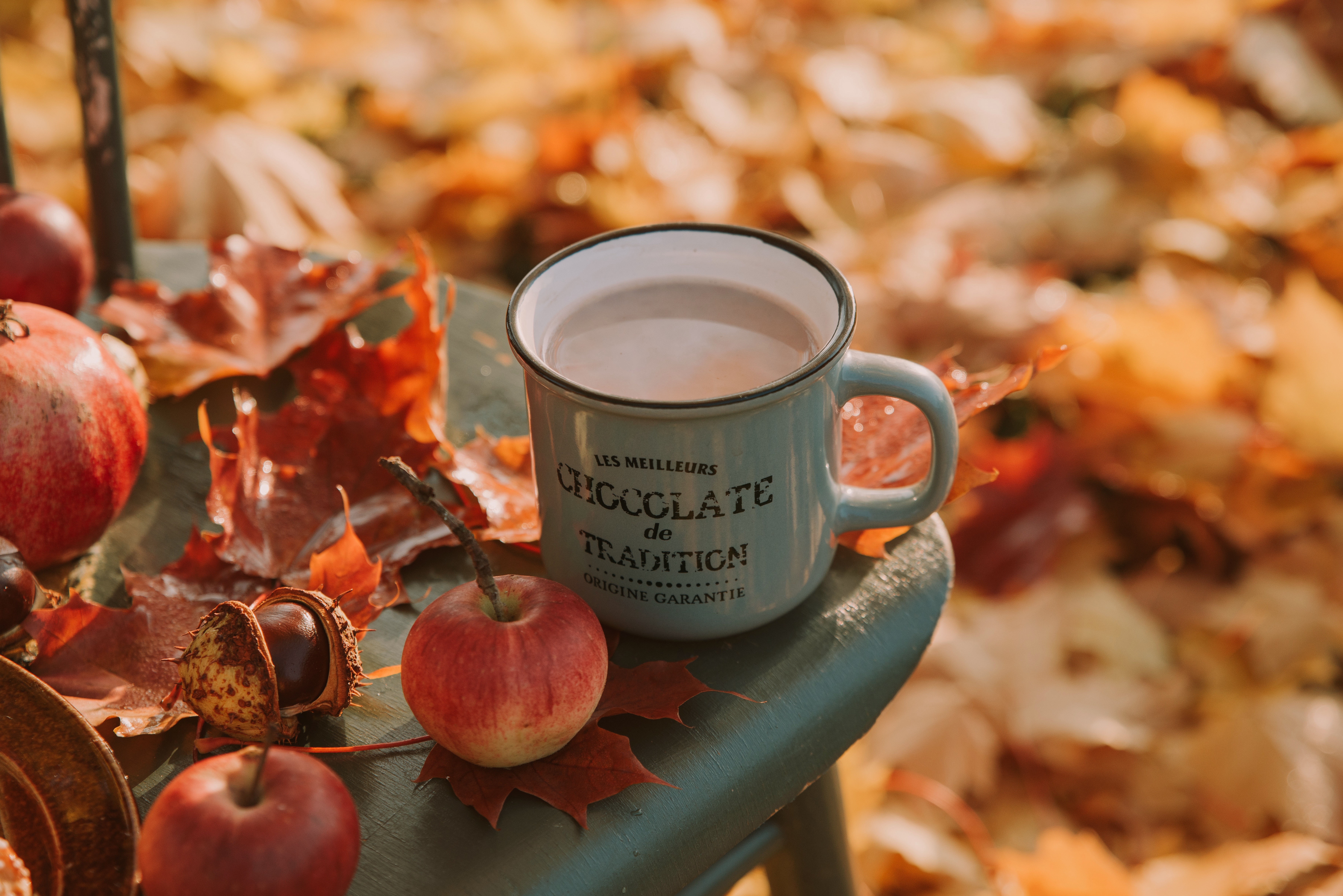 Download Still Life Drink Cup Apple Leaf Fall Food Coffee 4k Ultra HD Wallpaper