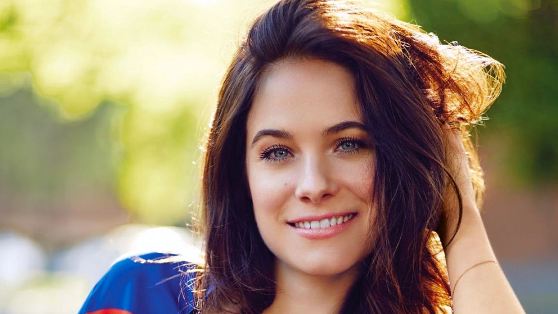 Caroline Dhavernas Smile Wallpaper 10233