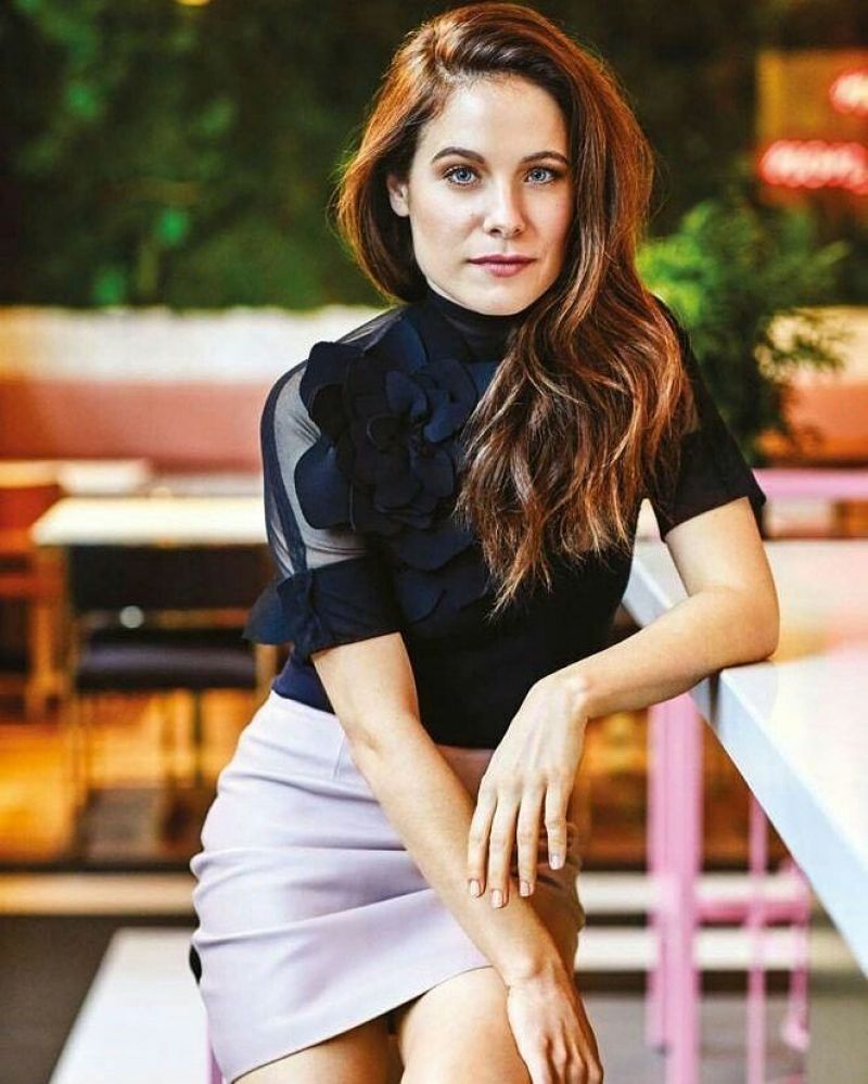 Caroline Dhavernas Style, Clothes, Outfits and Fashion • CelebMafia