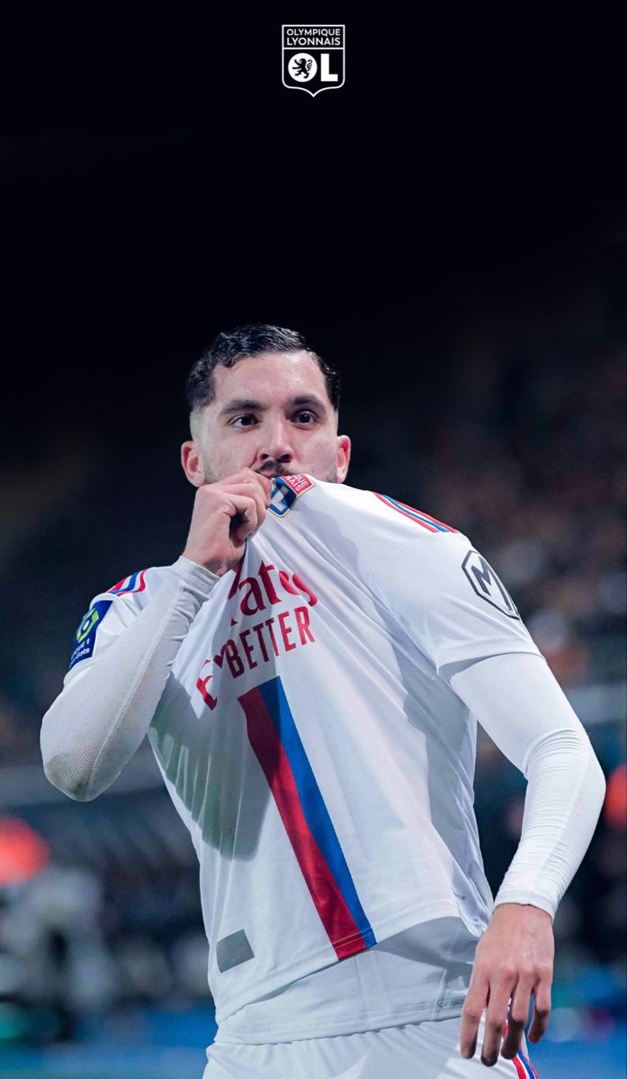 Épinglé par xuqimo sur Wallpaper and icons. Olympique lyonnais, Joueurs de foot, Joueur de football