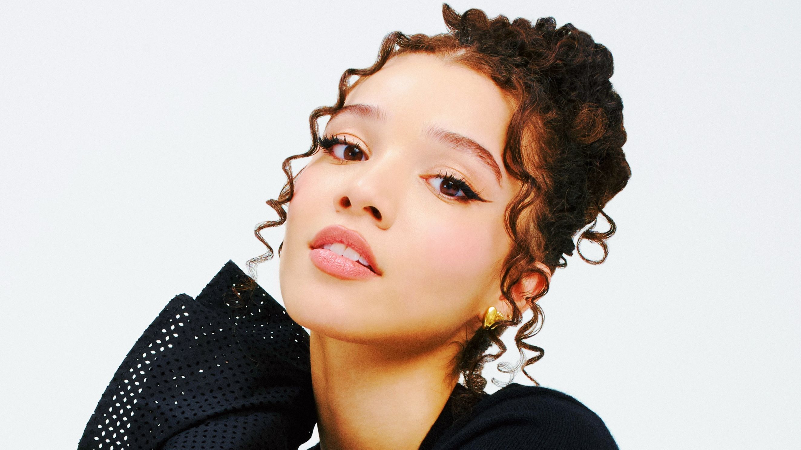 Descendants: The Rise Of Red Star Malia Baker On Playing Cinderella's Daughter, Advice From Brandy, And Life After The Baby Sitters Club