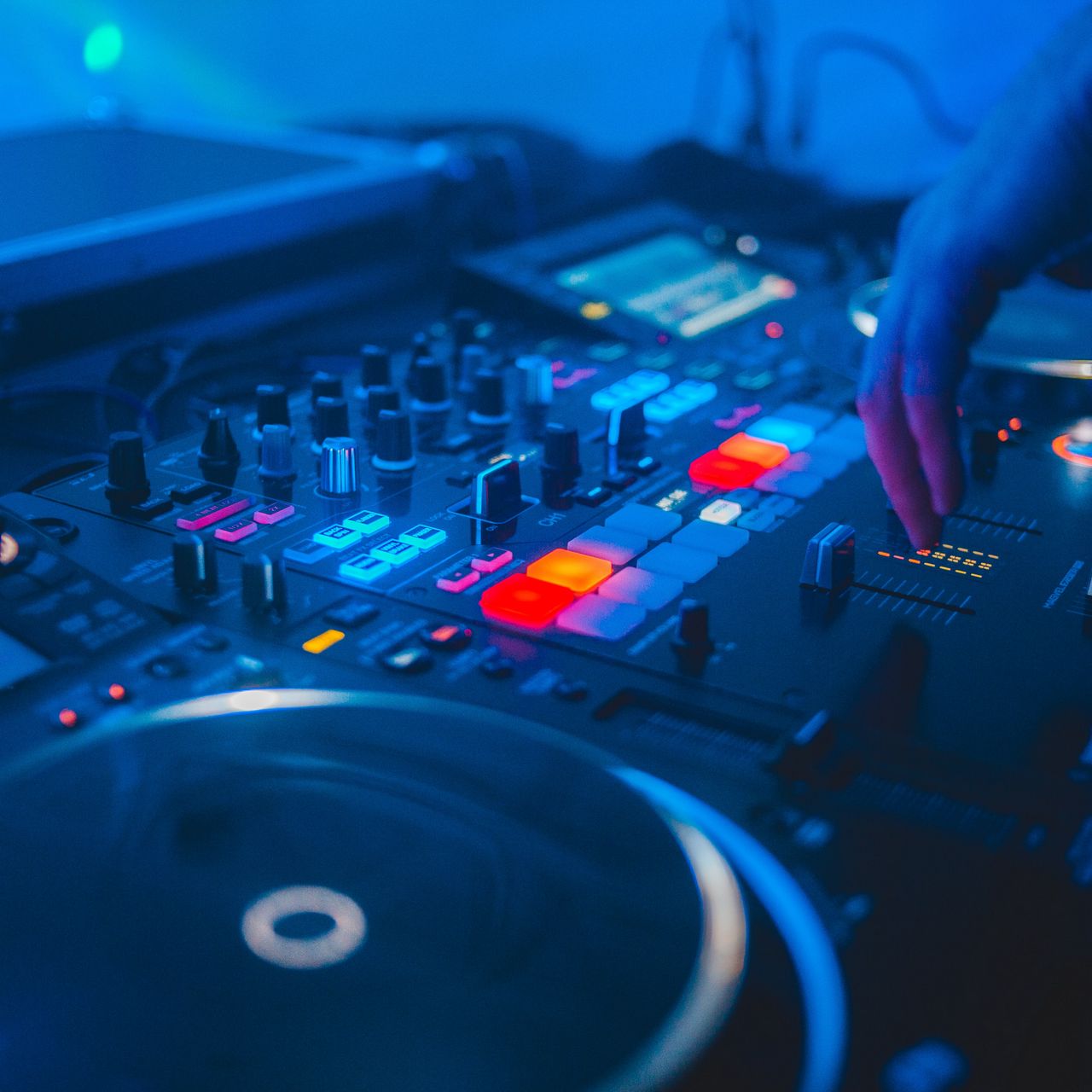 Download wallpaper 1280x1280 dj, music, disco, installation ipad, ipad 2, ipad mini for parallax HD background