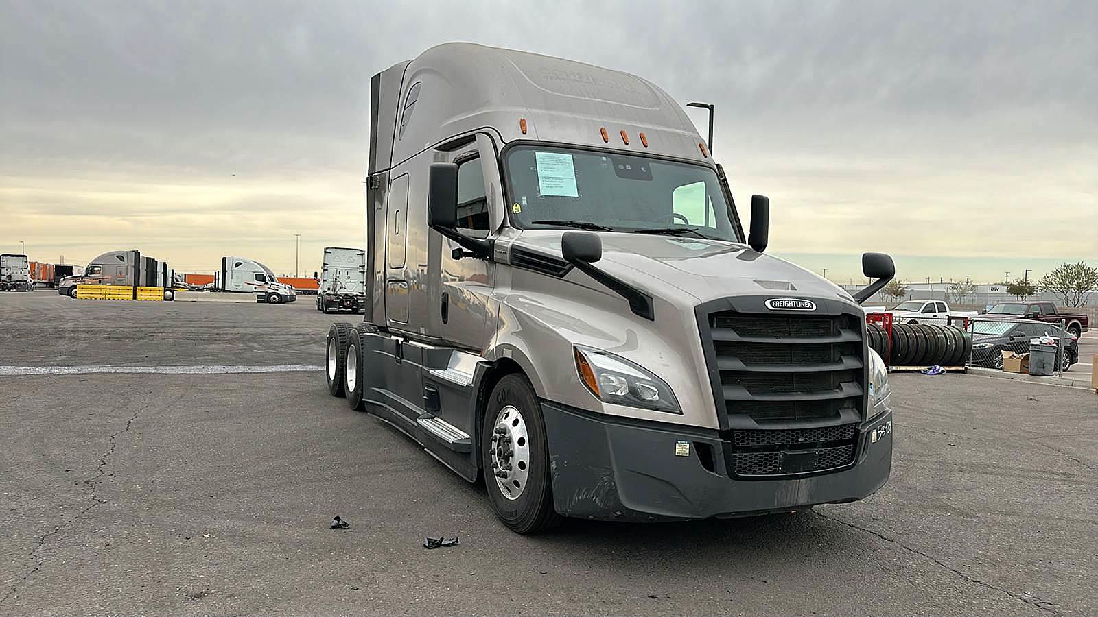 2023 Freightliner Cascadia Sleeper