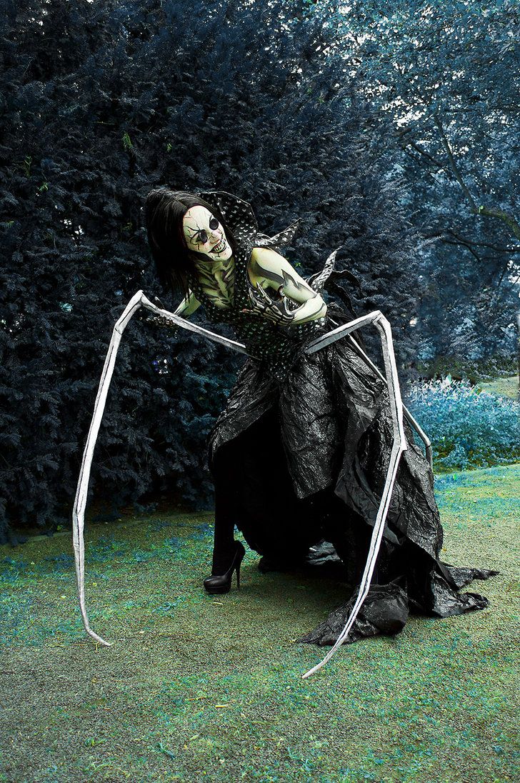 The Other Mother from Coraline cosplay! AMAZING!!!
