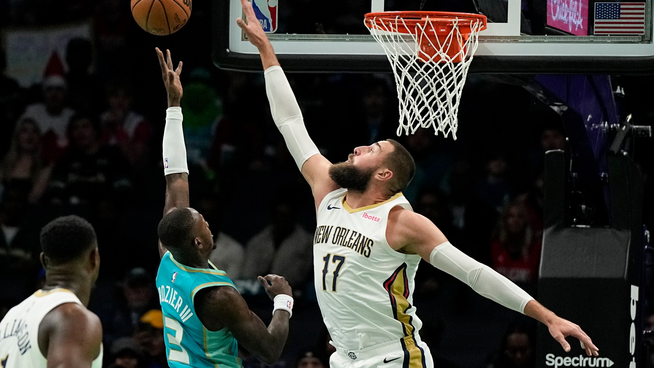 Jonas Valanciunas Scores Season High 29 Points As Pelicans Hold On To Beat Hornets 112 107