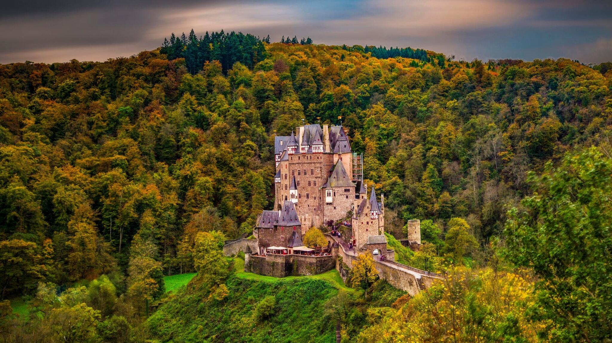 Eltz Castle in Germany amidst a forest · 2048x1152 шапка для YouTube free photo from bradeya and wallpaper