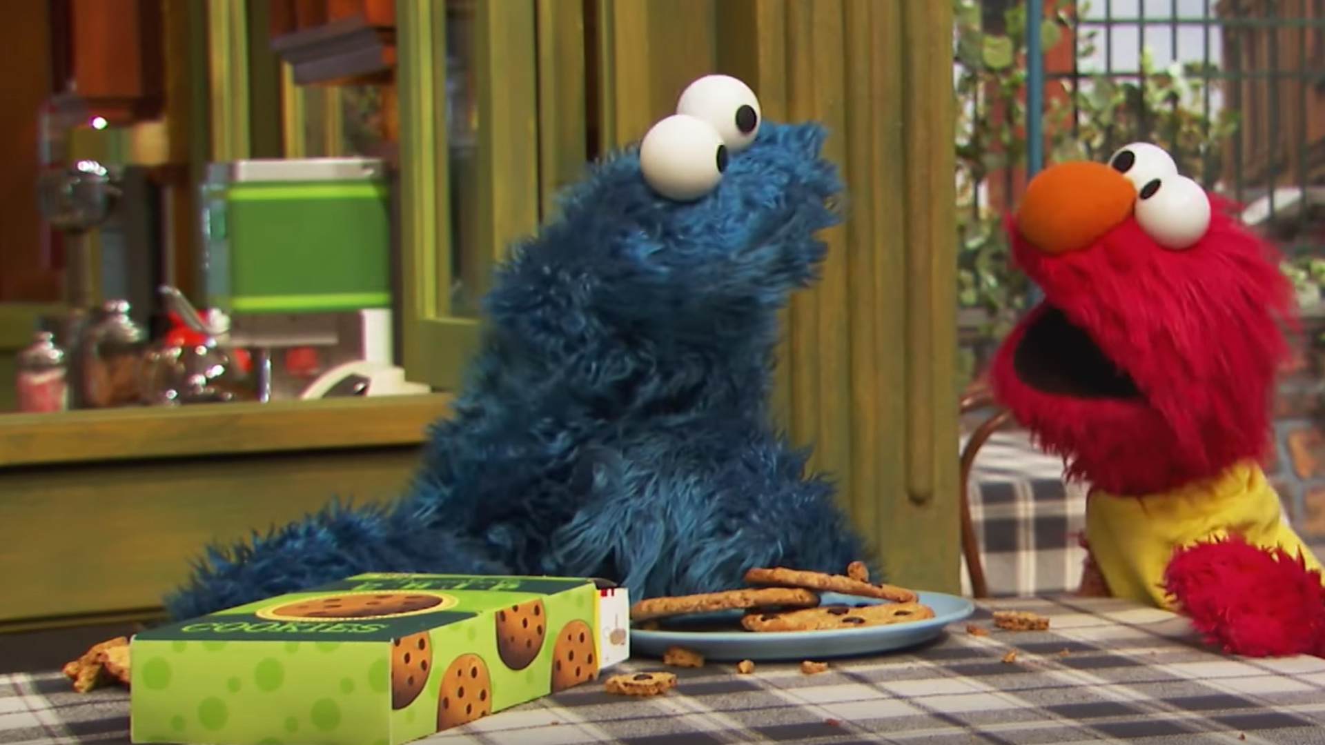 Sesame Street: Elmo and Cookie Monster Supersized Fun