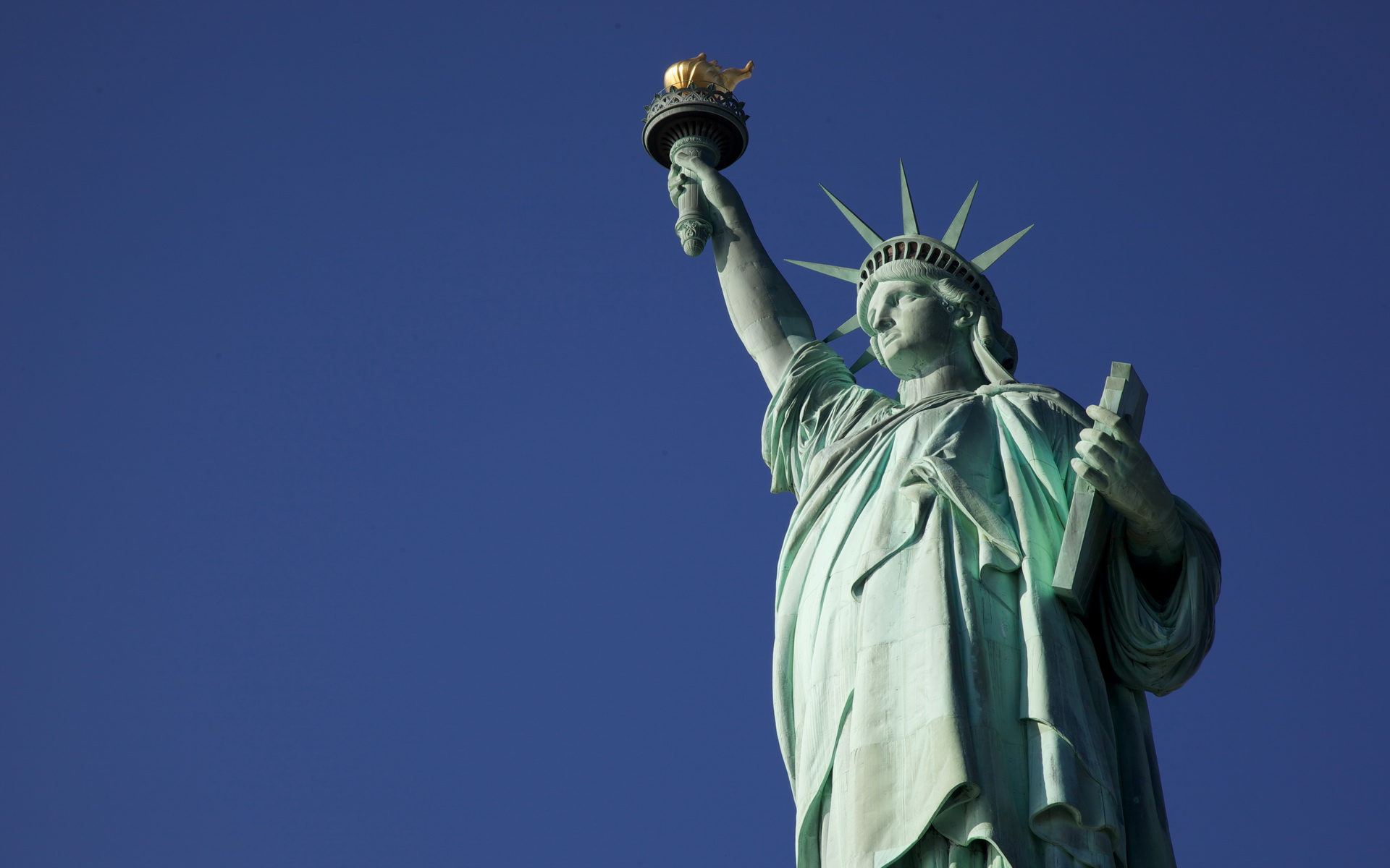 Iconic Statue Of Liberty: HD Wallpaper Of A Timeless Man Made Marvel