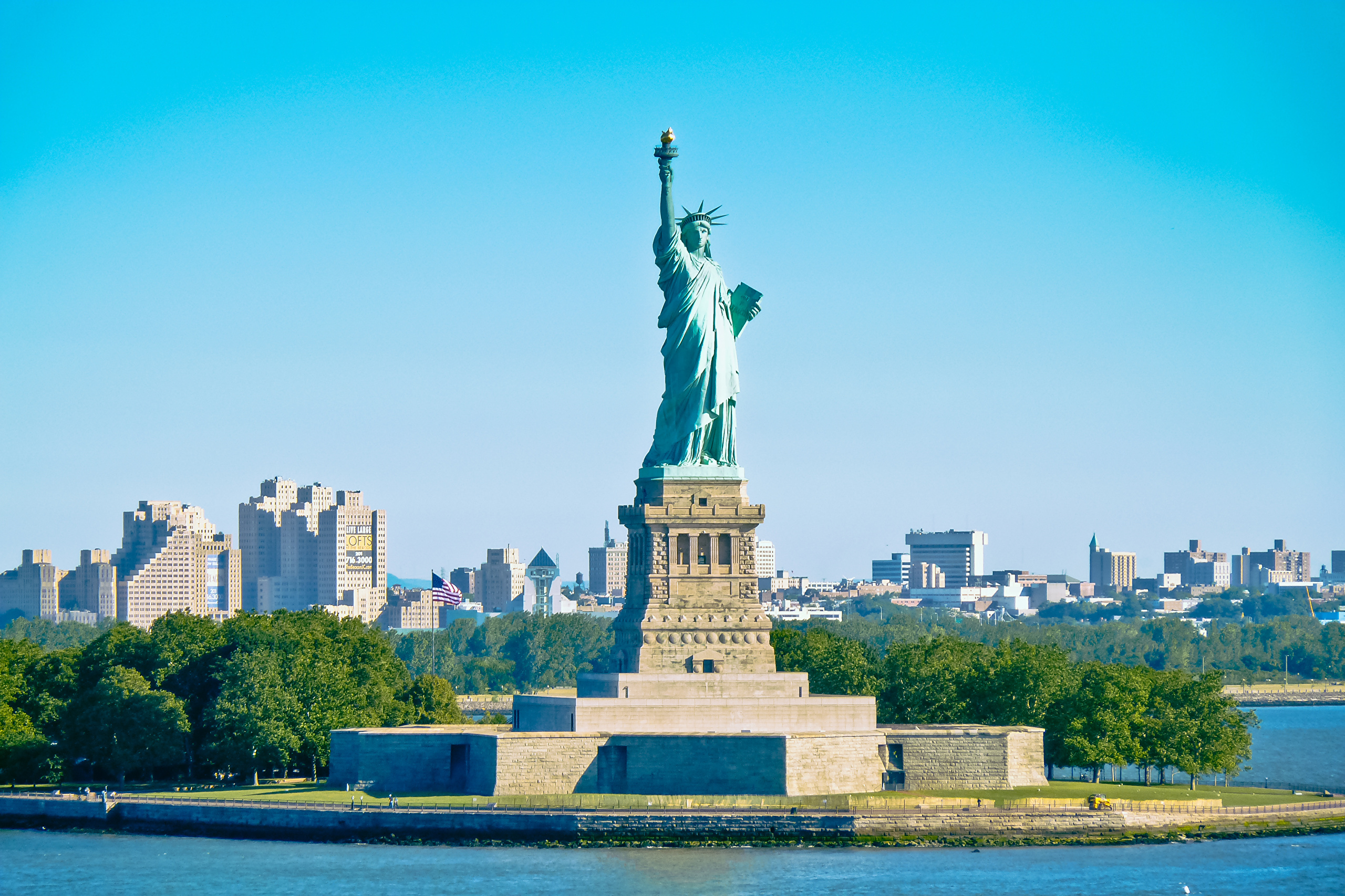 Desktop Wallpaper Statue of Liberty New York City USA Sky 2560x1706