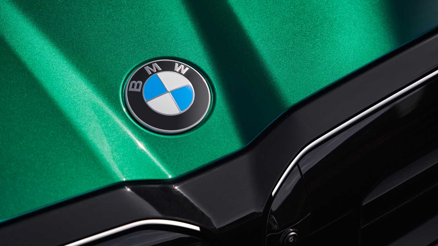 BMW M5 Gets A Bold Graffiti Inspired