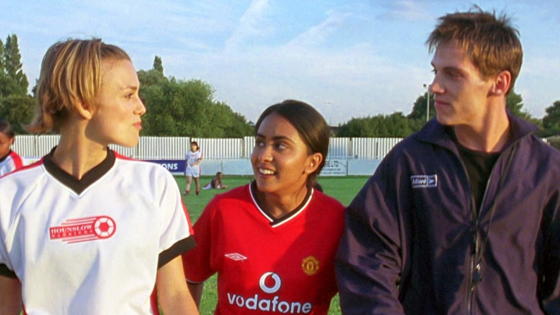 The Ace Black Movie Blog: Movie Review: Bend It Like Beckham