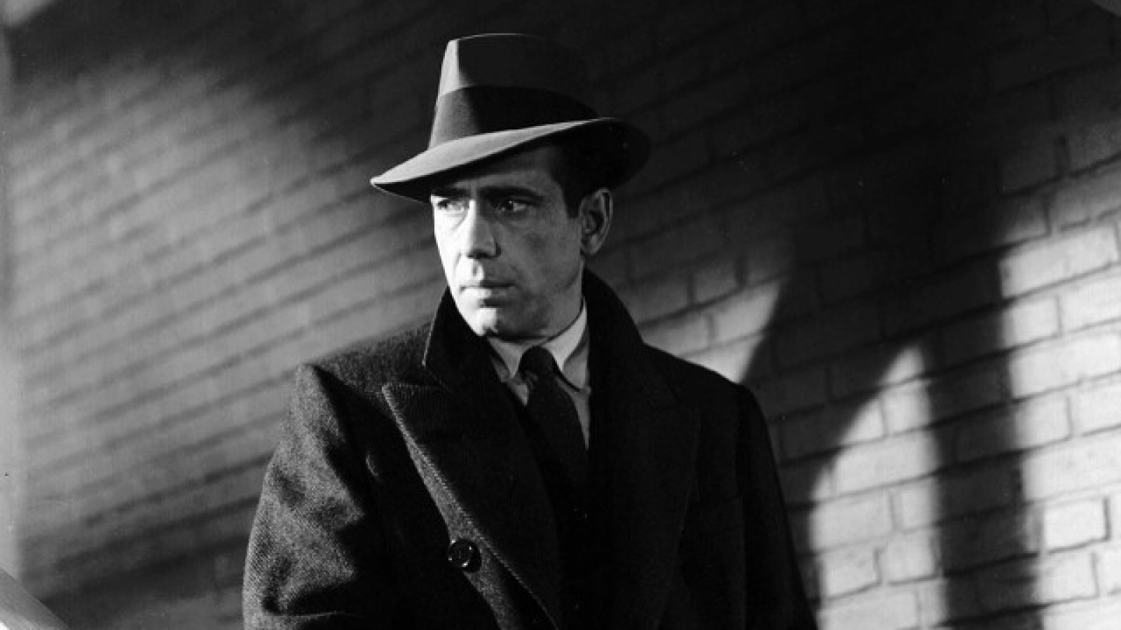 THE MALTESE FALCON is the Stuff Film Noir Dreams Are Made Of (Warner Brothers 1941)